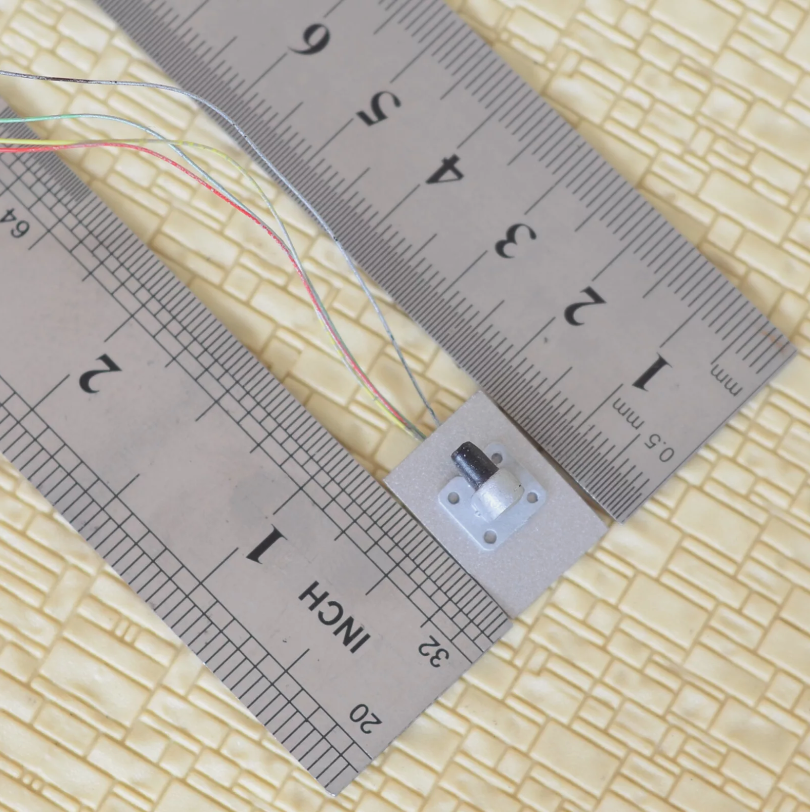 1 x HO scale railroad 3 colors dwarf searchlight ground signal with stand #G1SS