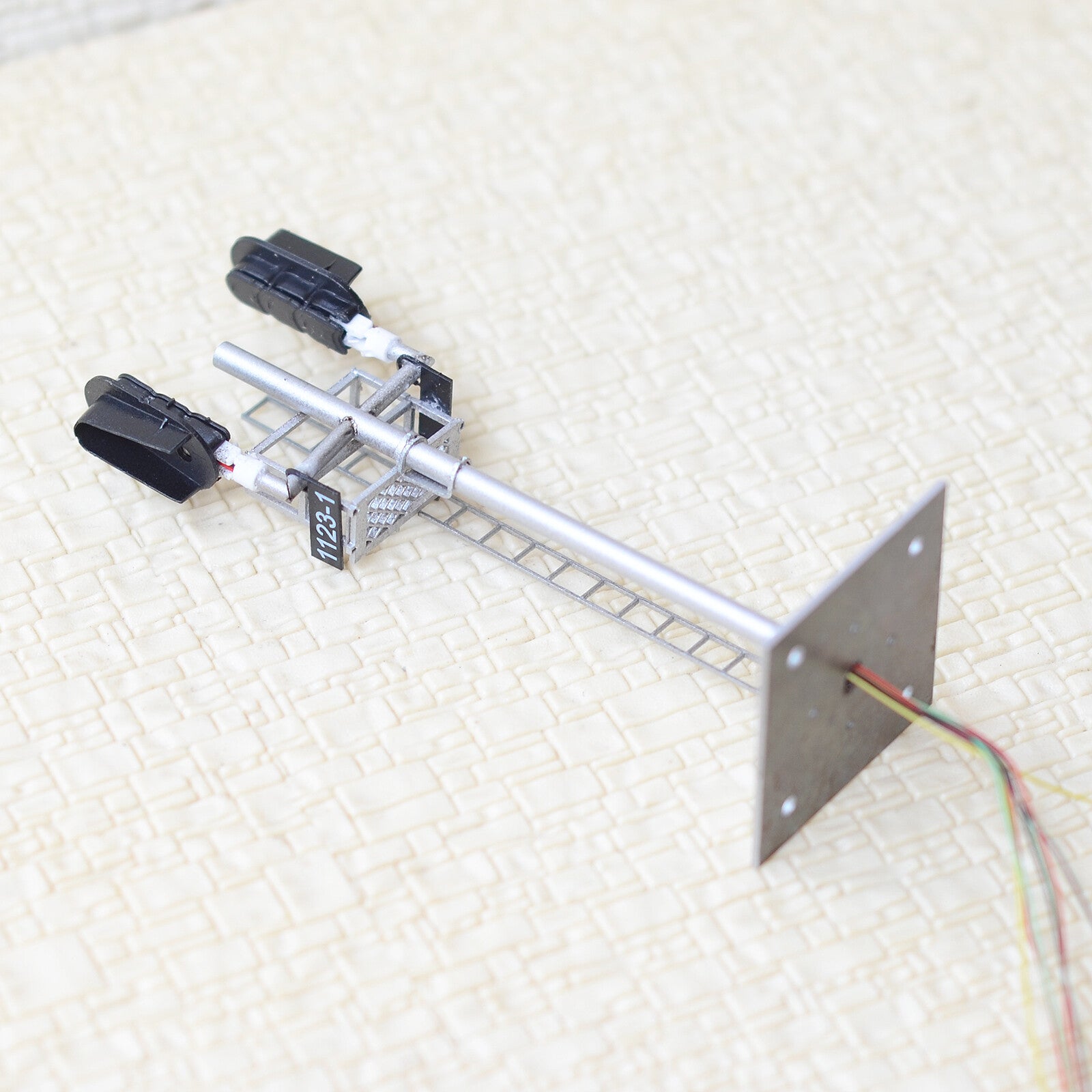 1 x HO scale model 3 colors block signal full sunshield fine metal 2 targets #P2