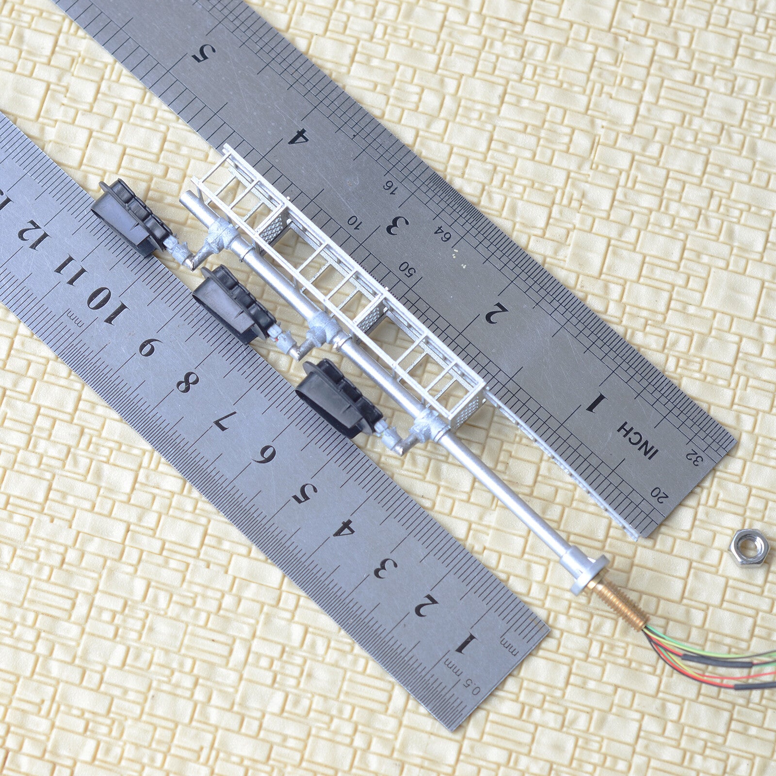 1 x HO scale model 3 colors block signal sunshield 3 heads Darth Vader style #Z3