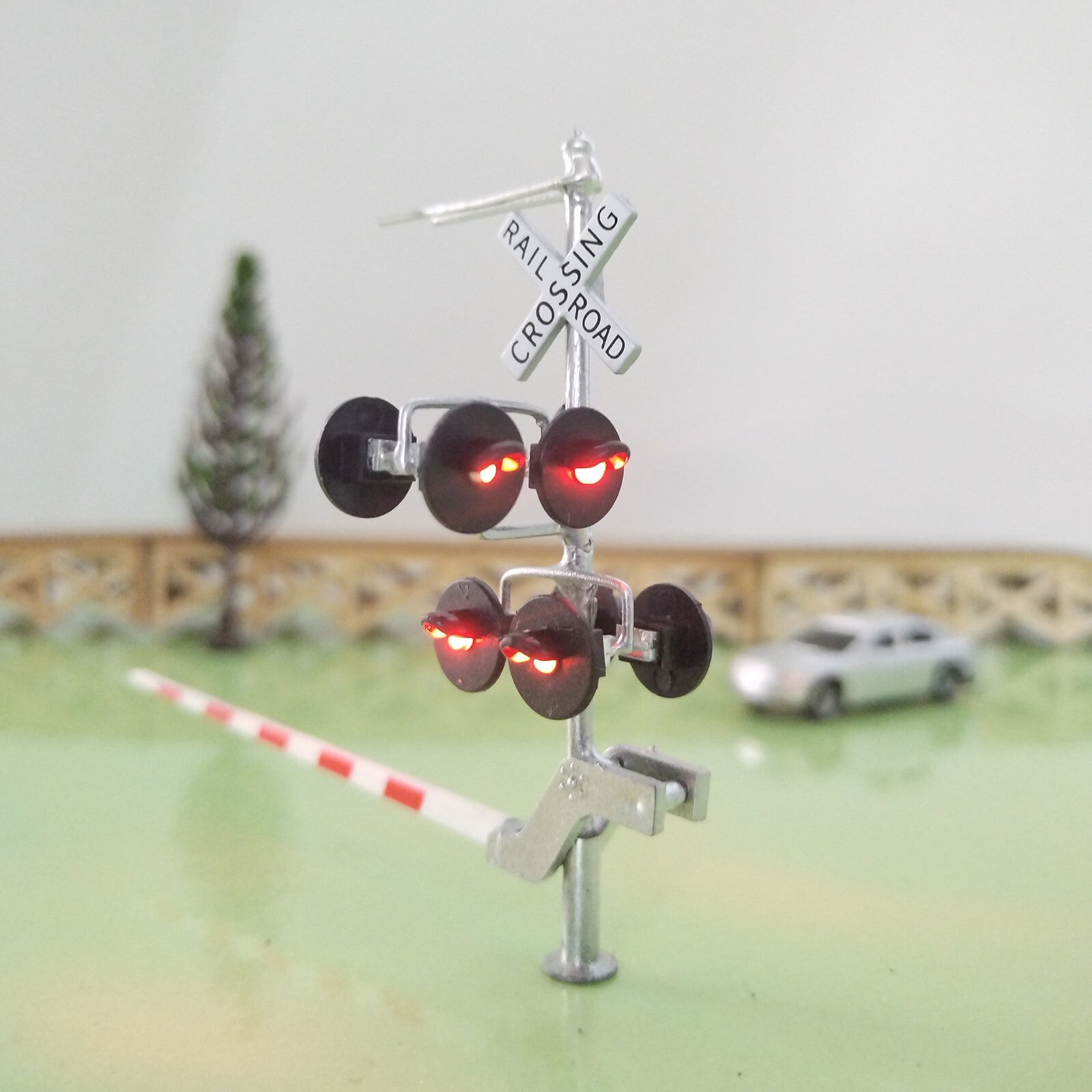 2 x HO scale railroad grade crossing signal with side assistant gate arm #CGS