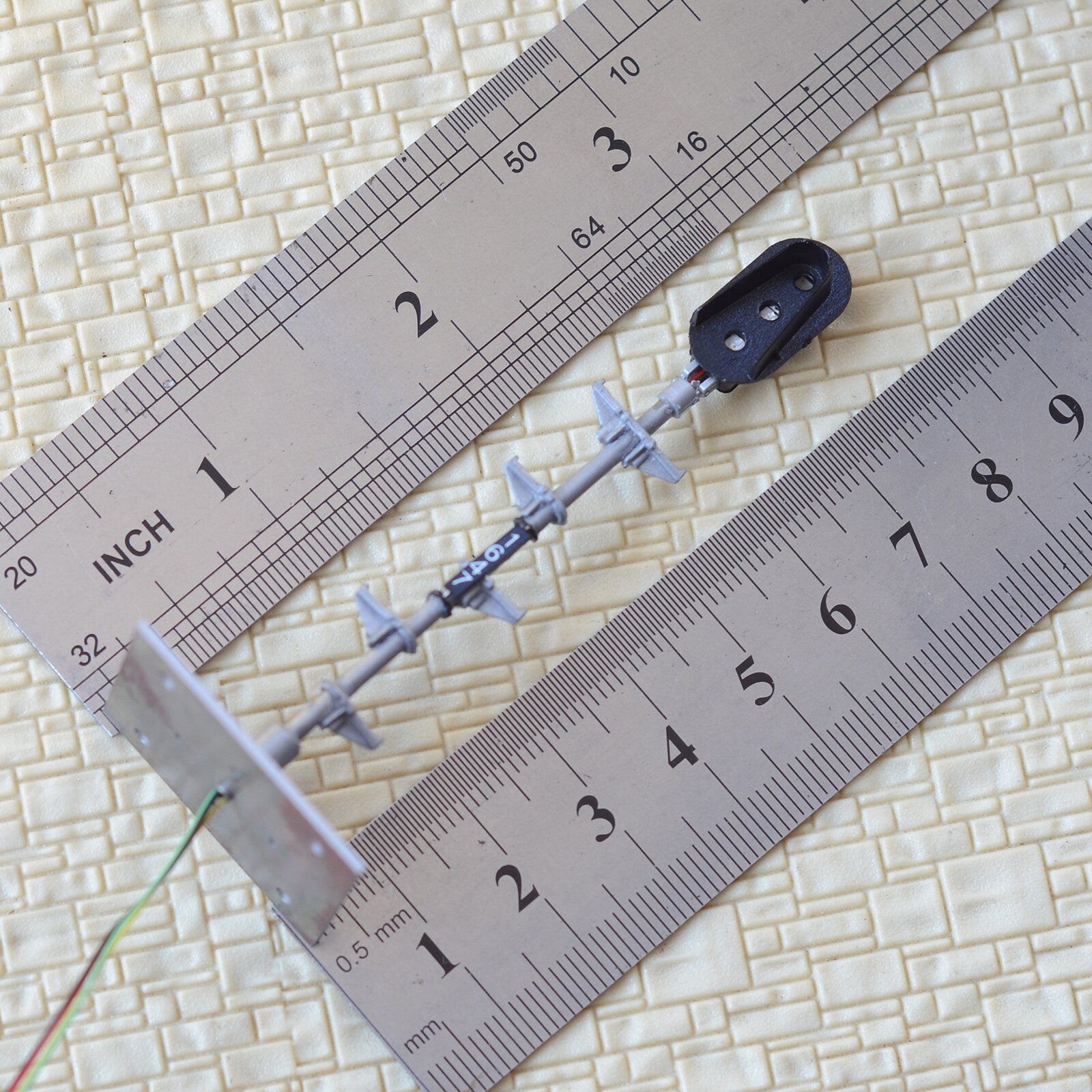 1 x HO scale 3 colors block signal with foot pedal full sunshield /w stand #P3s