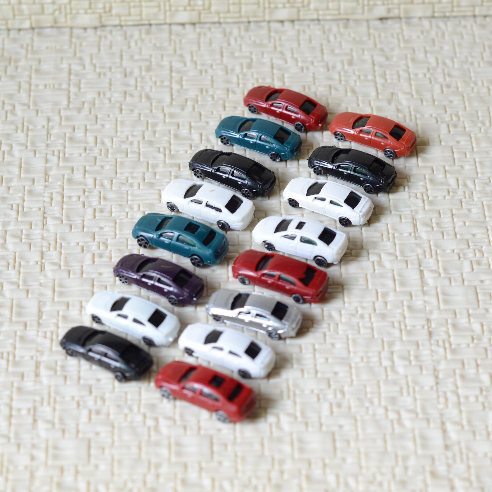 500 x Z Scale 1:220 Model Cars for Z scale layout