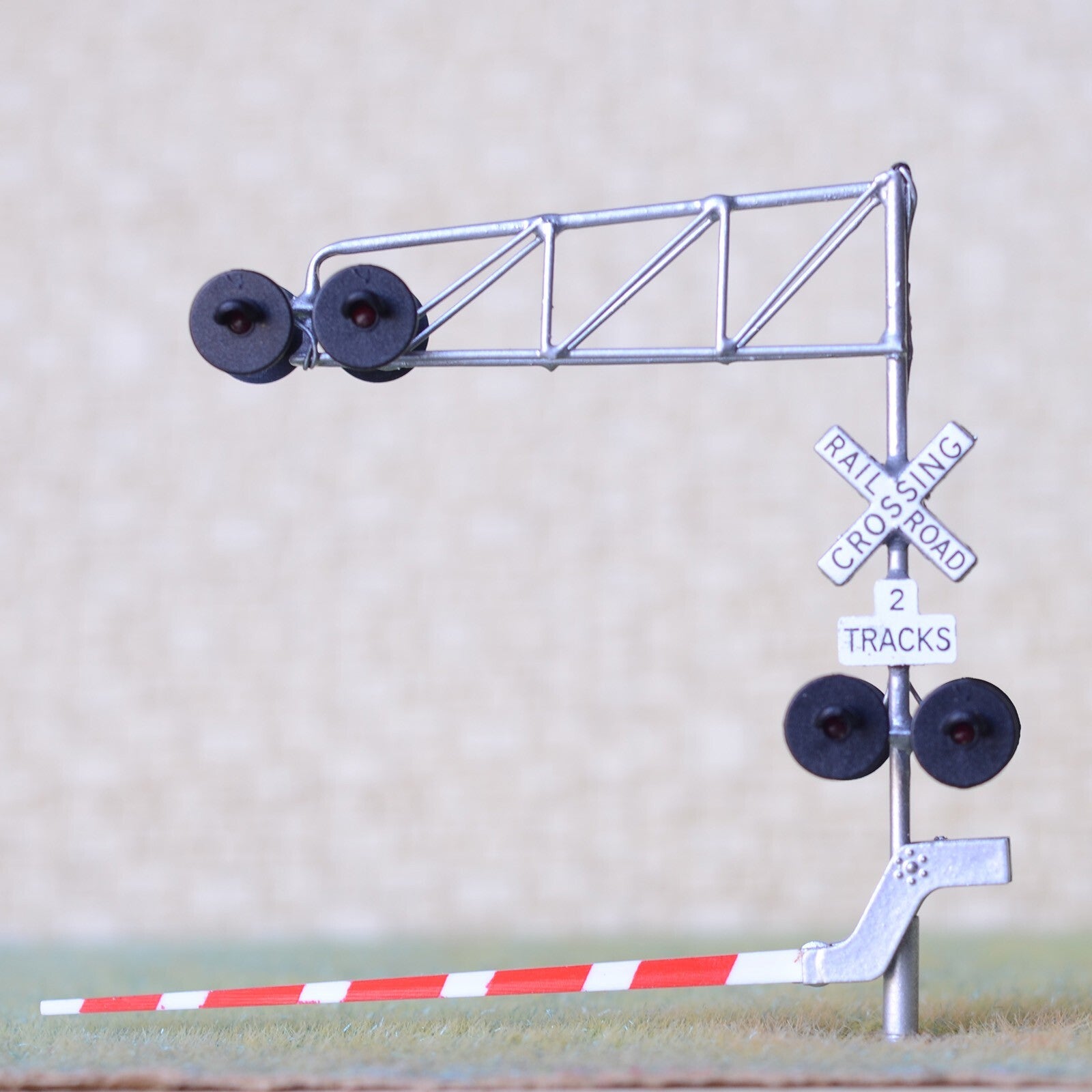 1 x HO scale model cantilever grade crossing signal with gate arm barrier #C27G