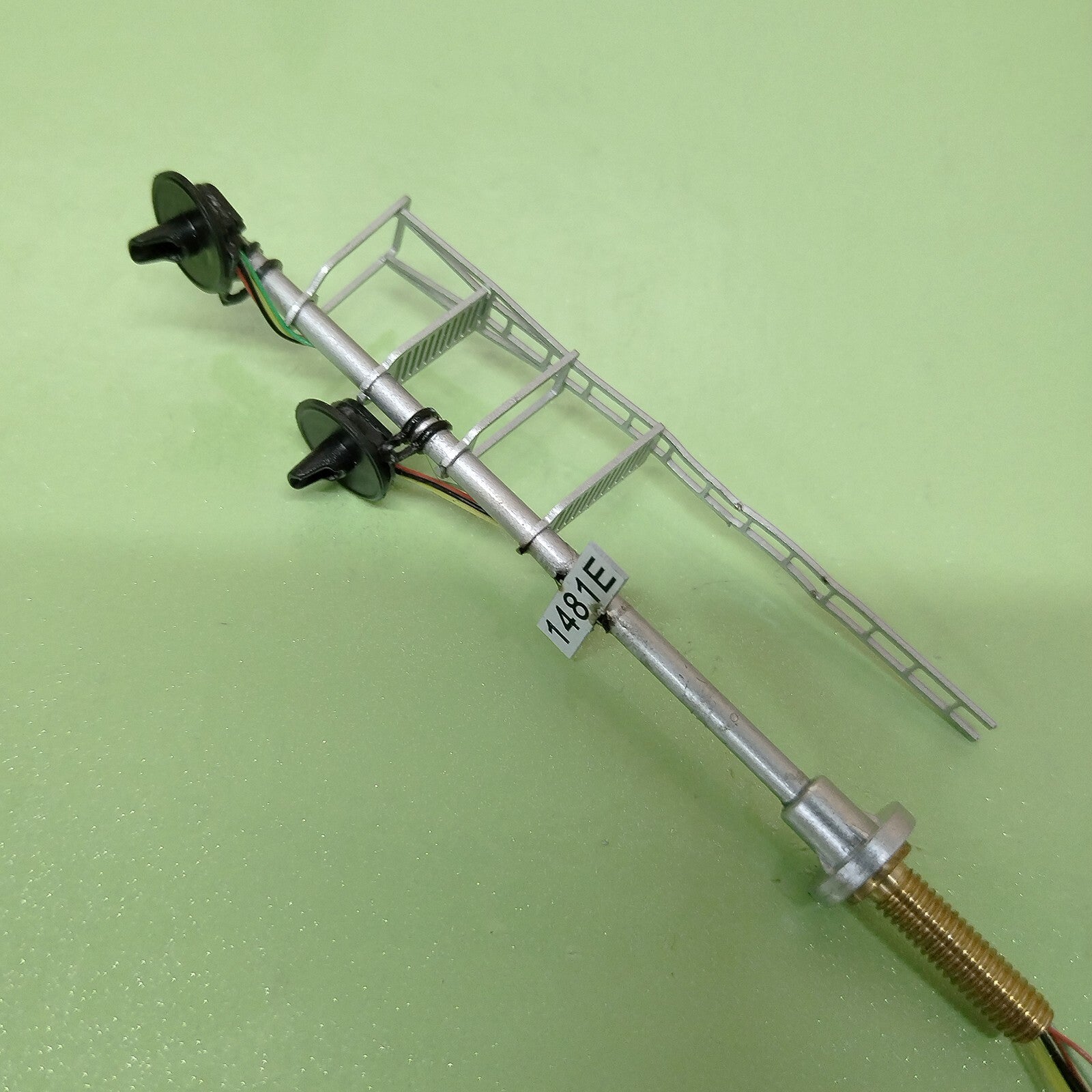 1 x HO scale 2 head searchlight lower offset Distant / Intermediate signal #URBL