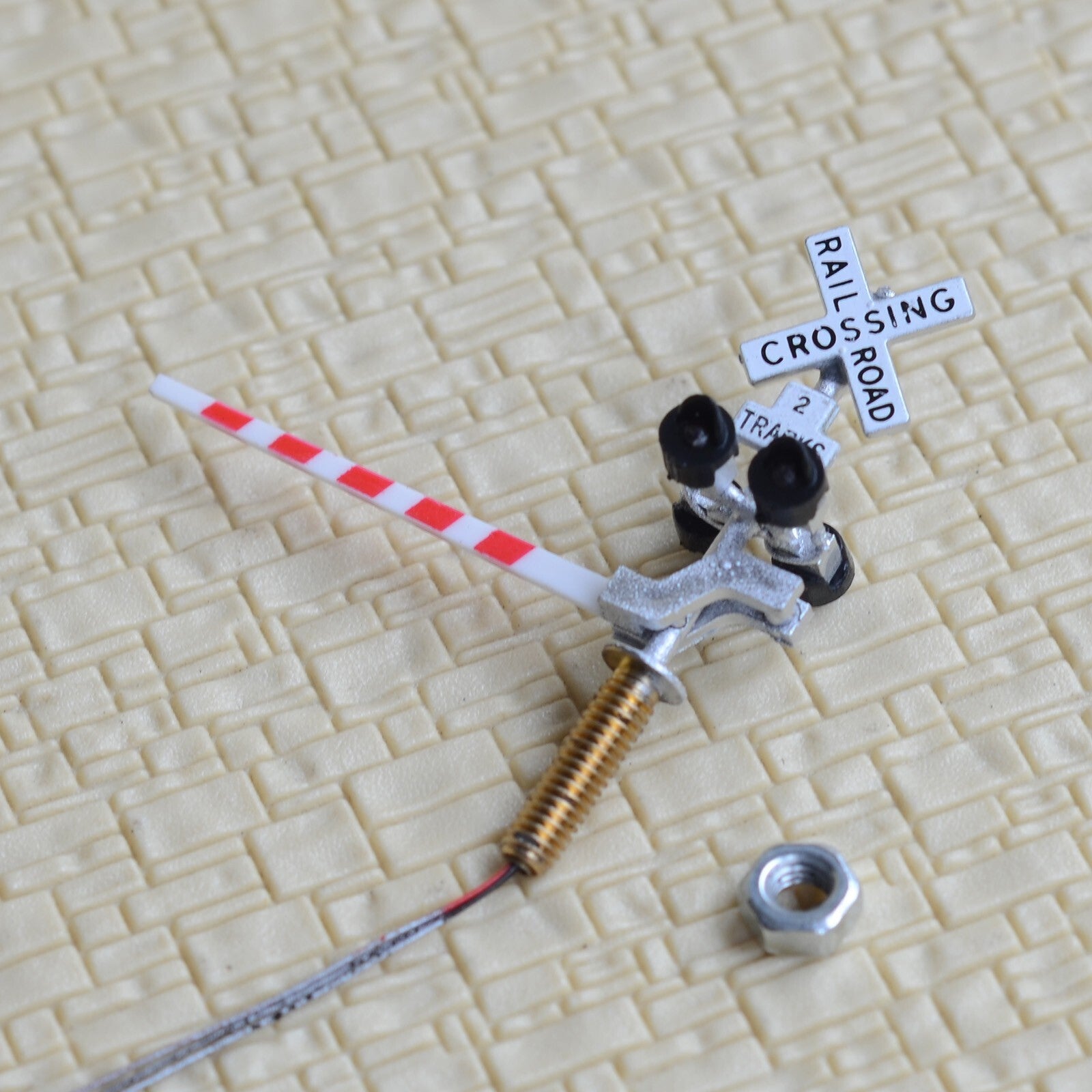 2 x N scale model grade crossing signal gate stop lever 2 track + flasher #NS42