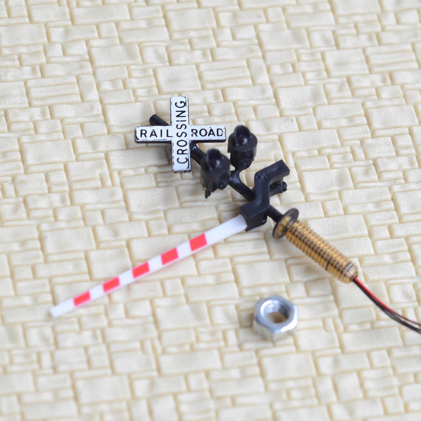 2 x N scale railroad grade crossing signal gate stop lever arm + flasher #NB20