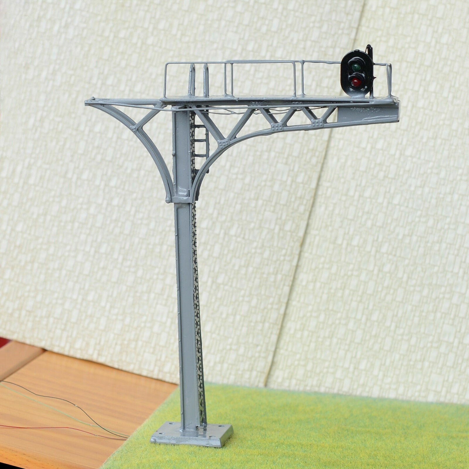 1 x O scale 1:48 cantilever block signal bridge wired LEDs 2 aspects 12V gray #L