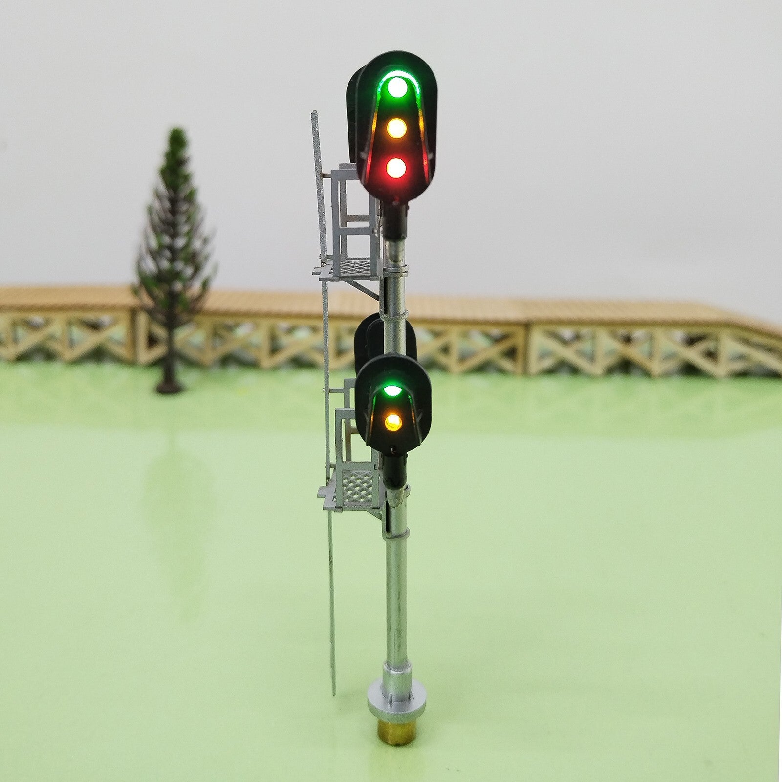 1 x HO scale 3 colors block signal sunshield 4 heads Darth Vader style #U33D22GY