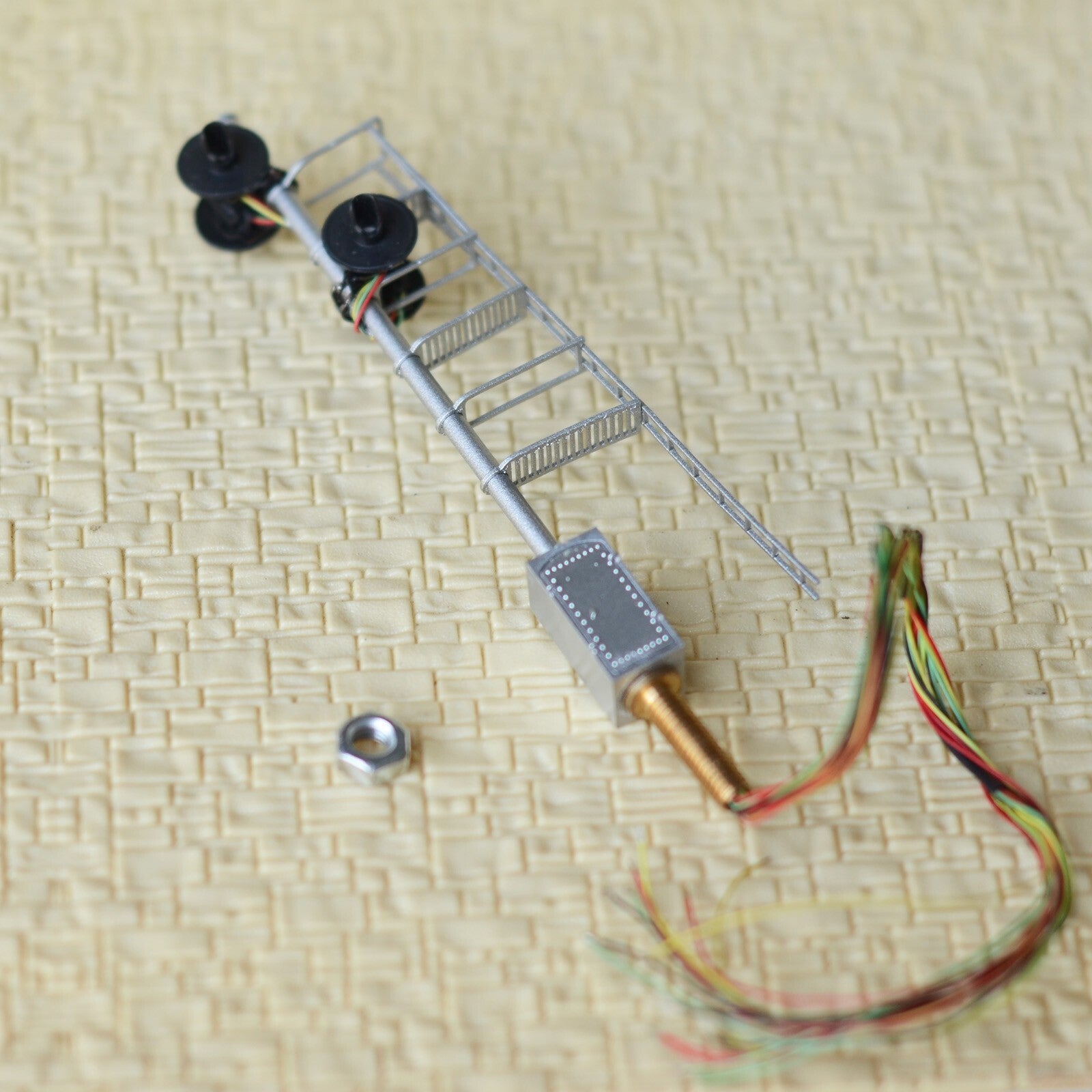 1 x HO scale model 4 head searchlight offset Distant / Intermediate signal #4OF