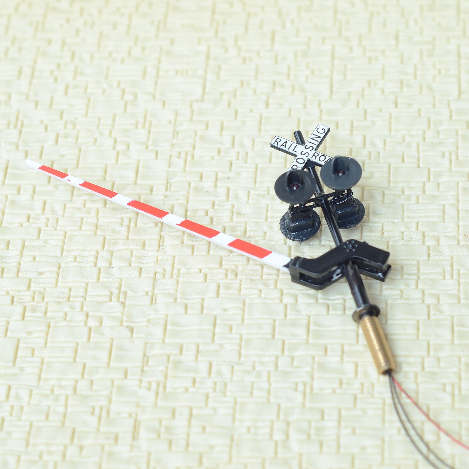 2 x HO scale railroad crossing signal arm gate stop lever flasher any track #B40