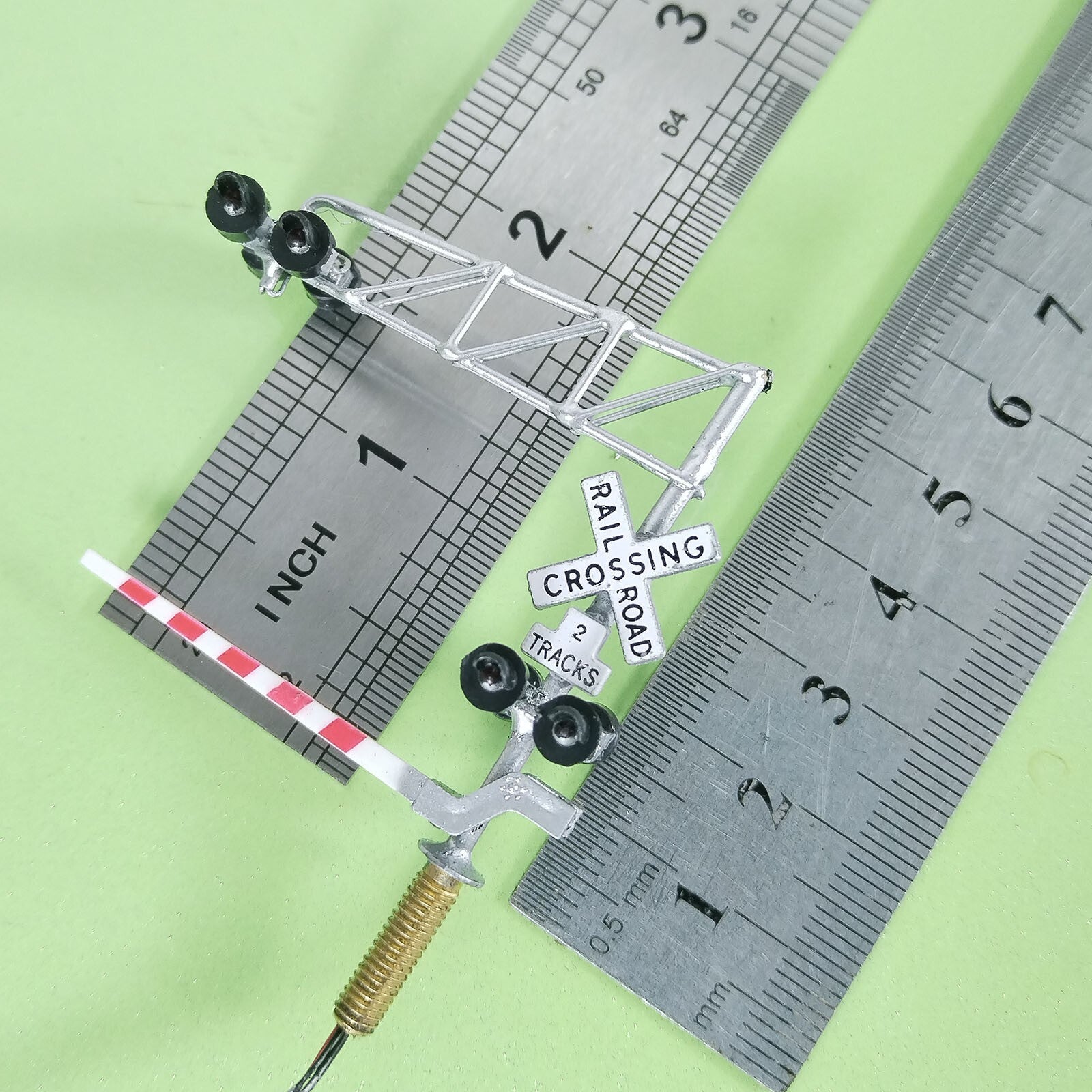 1 x N scale model cantilever grade crossing signal with gate arm barrier #C160G