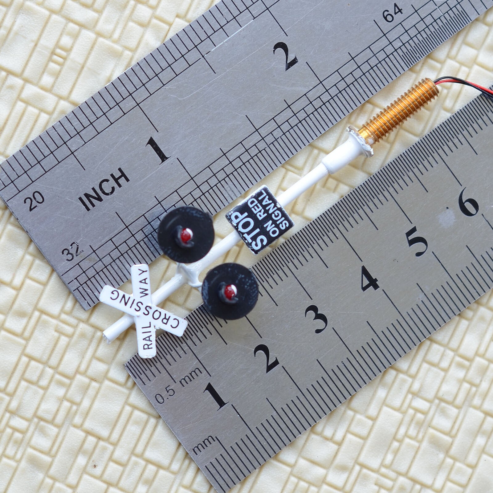 2 x HO scale model railway grade crossing signals + 1 circuit board flasher #W2