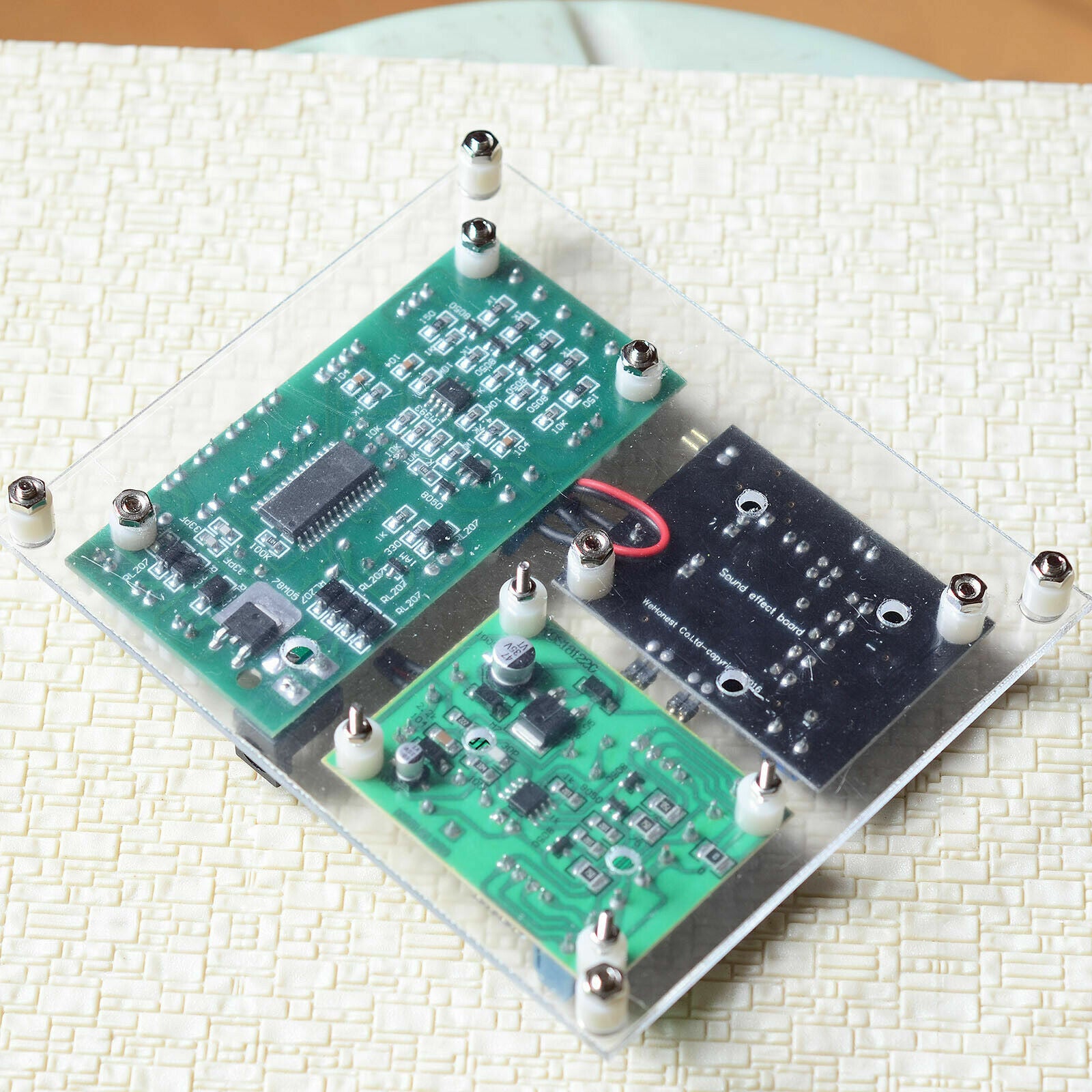 2 x OO scale crossing signals + 1 automatic control system sound effect & flash