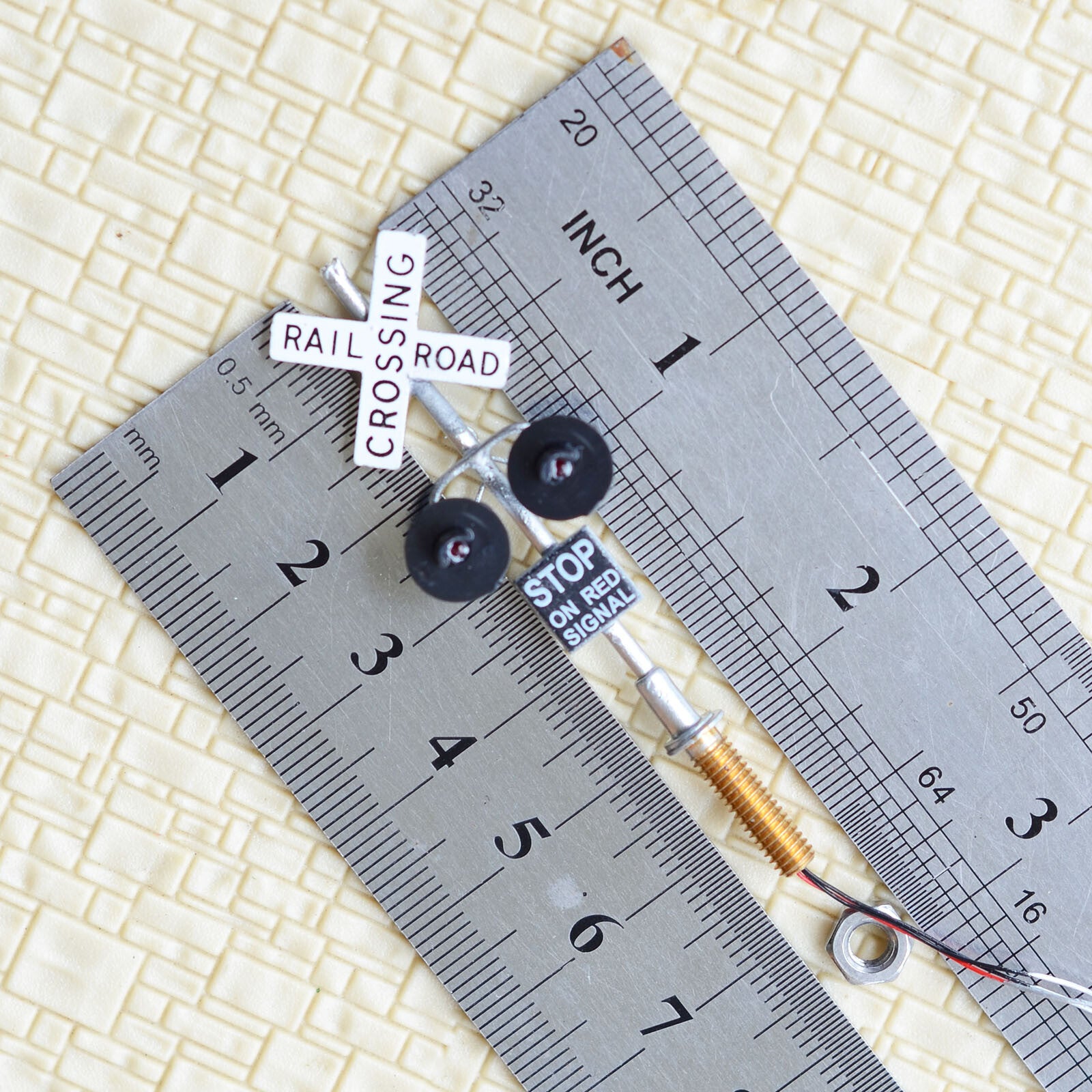 1 x HO scale railroad grade crossing signals common+ LED made 4 target face #S2C