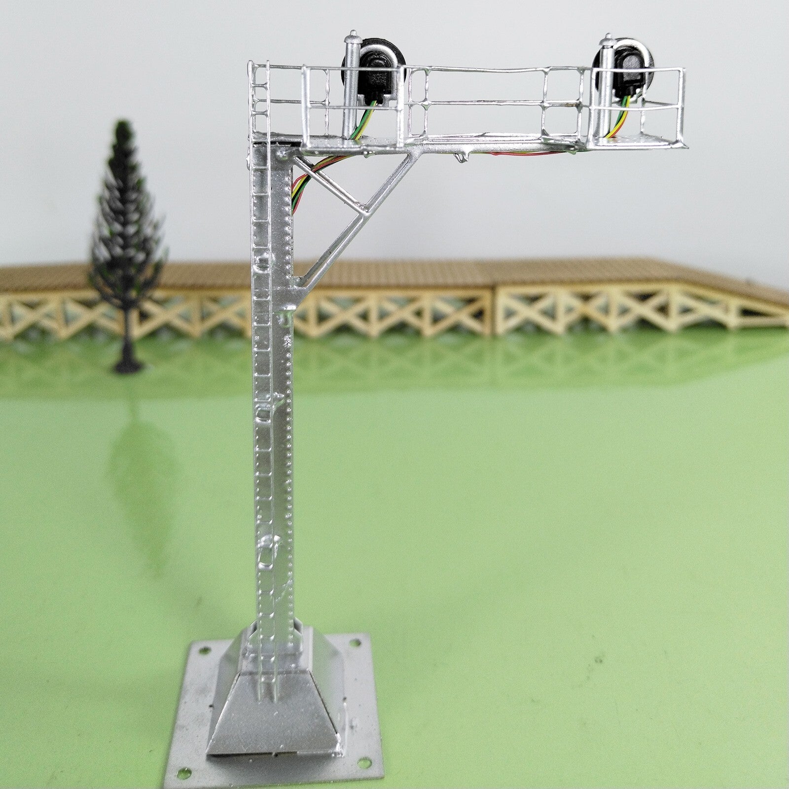 1 x HO scale searchlight cantilever signal bridge metal 3-colors metal #CS11