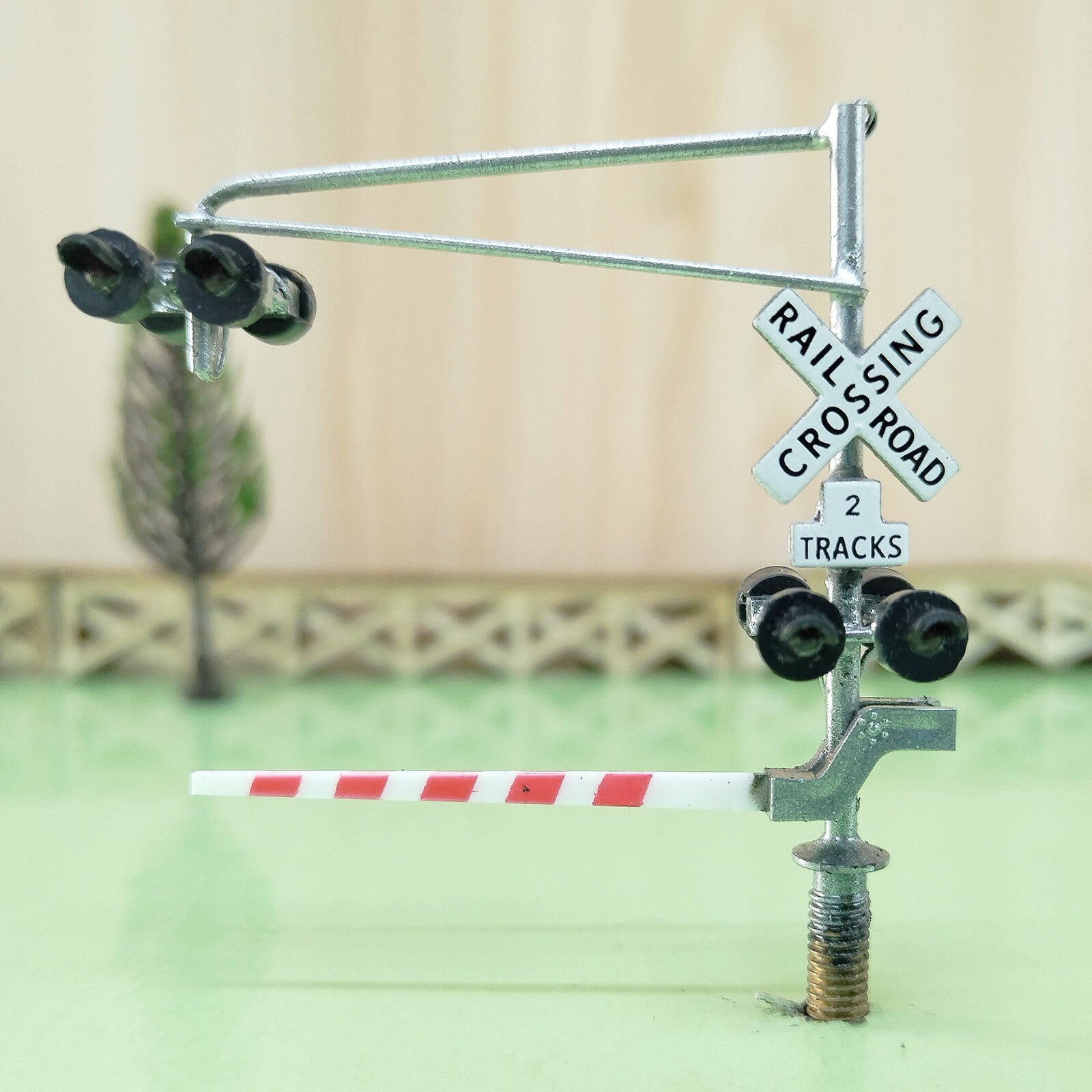 1 x N scale model cantilever grade crossing signal / gate arm barrier #160C06DG