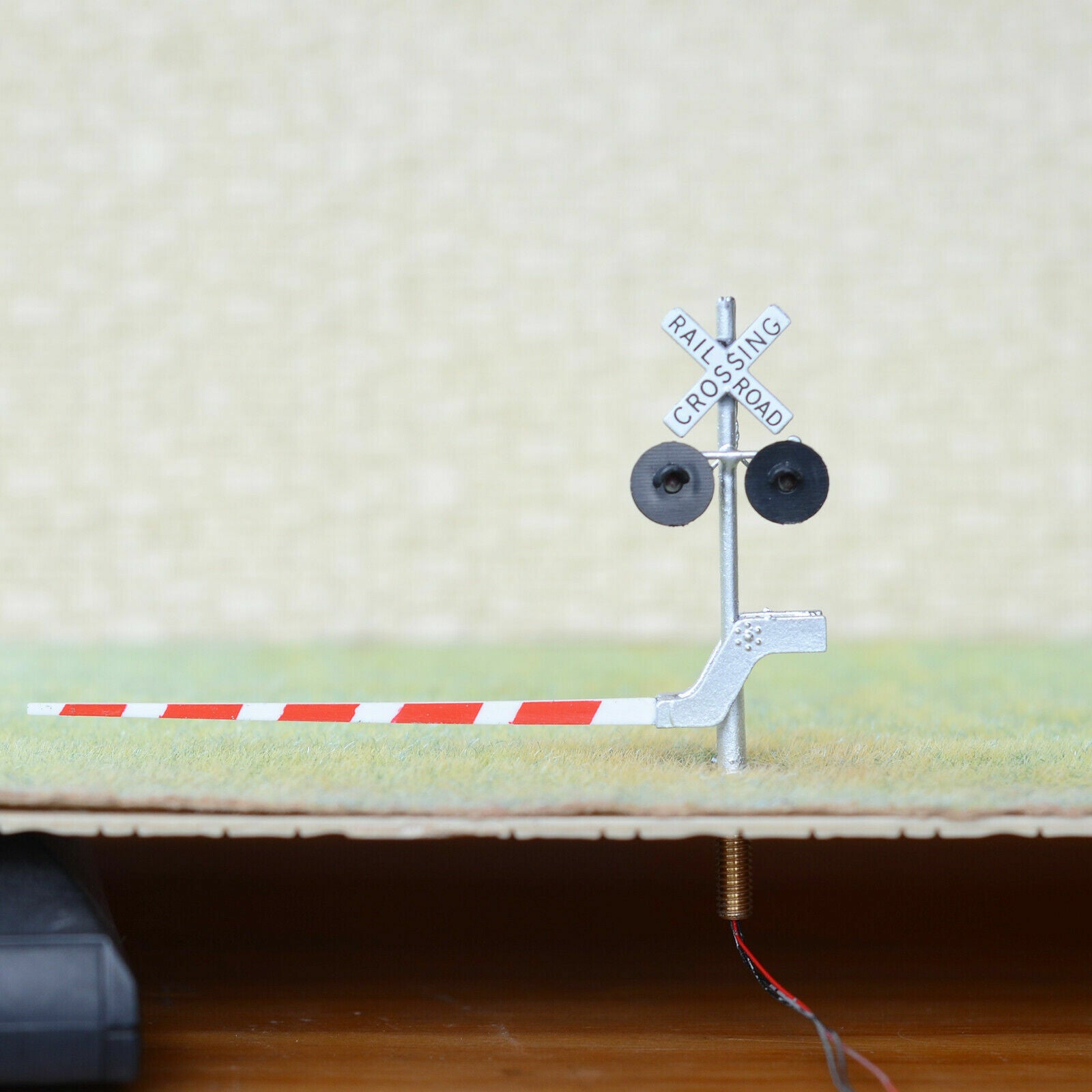 2 x HO scale railroad grade crossing signal arm gate stop lever 2 tracks #S20R