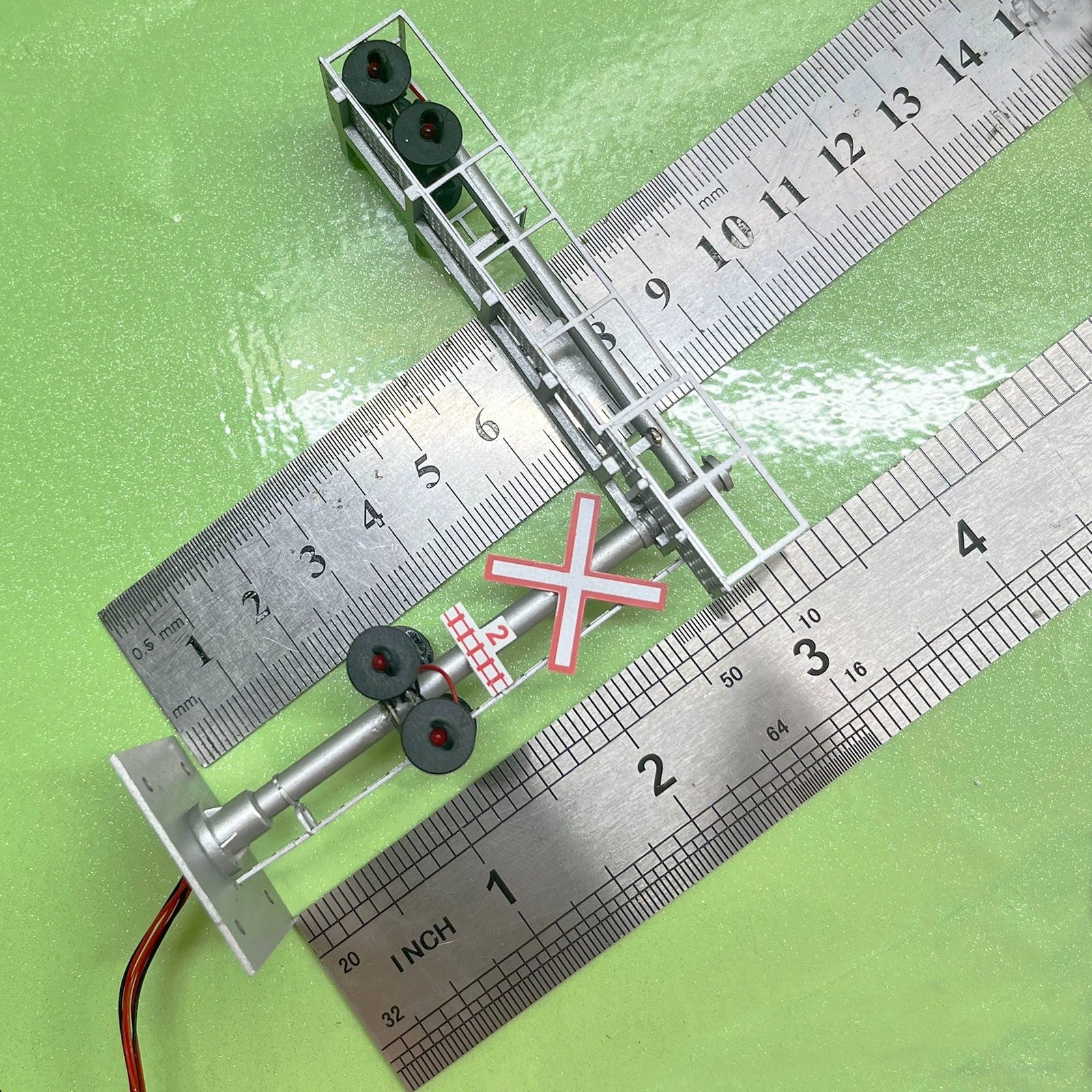 1 x HO scale model railroad Canadian cantilever grade crossing signal #C28c
