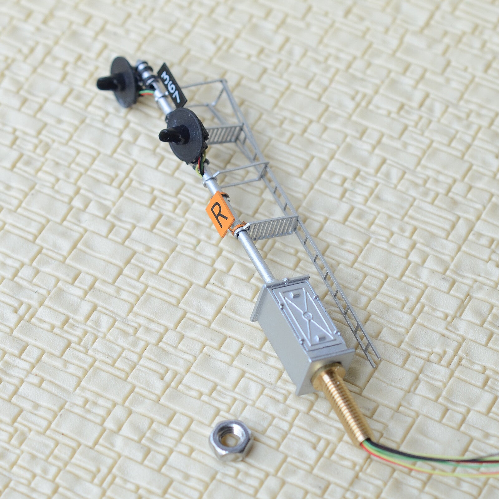 1 x HO scale 2 head searchlight lower offset distant / intermediate signal #OF17