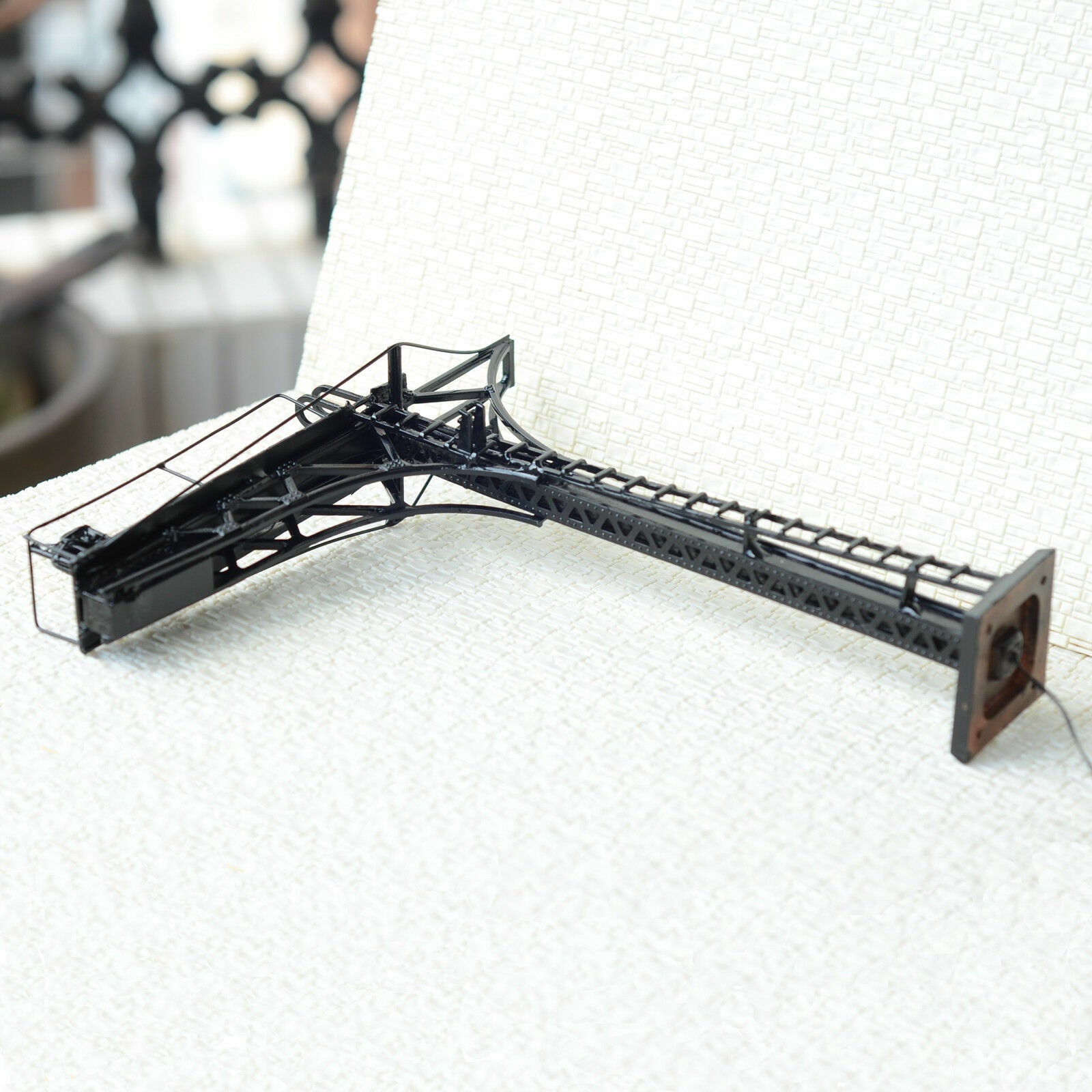 1 x O scale 1:48 cantilever block signal tower wired LEDs 2 aspects 12V black #L