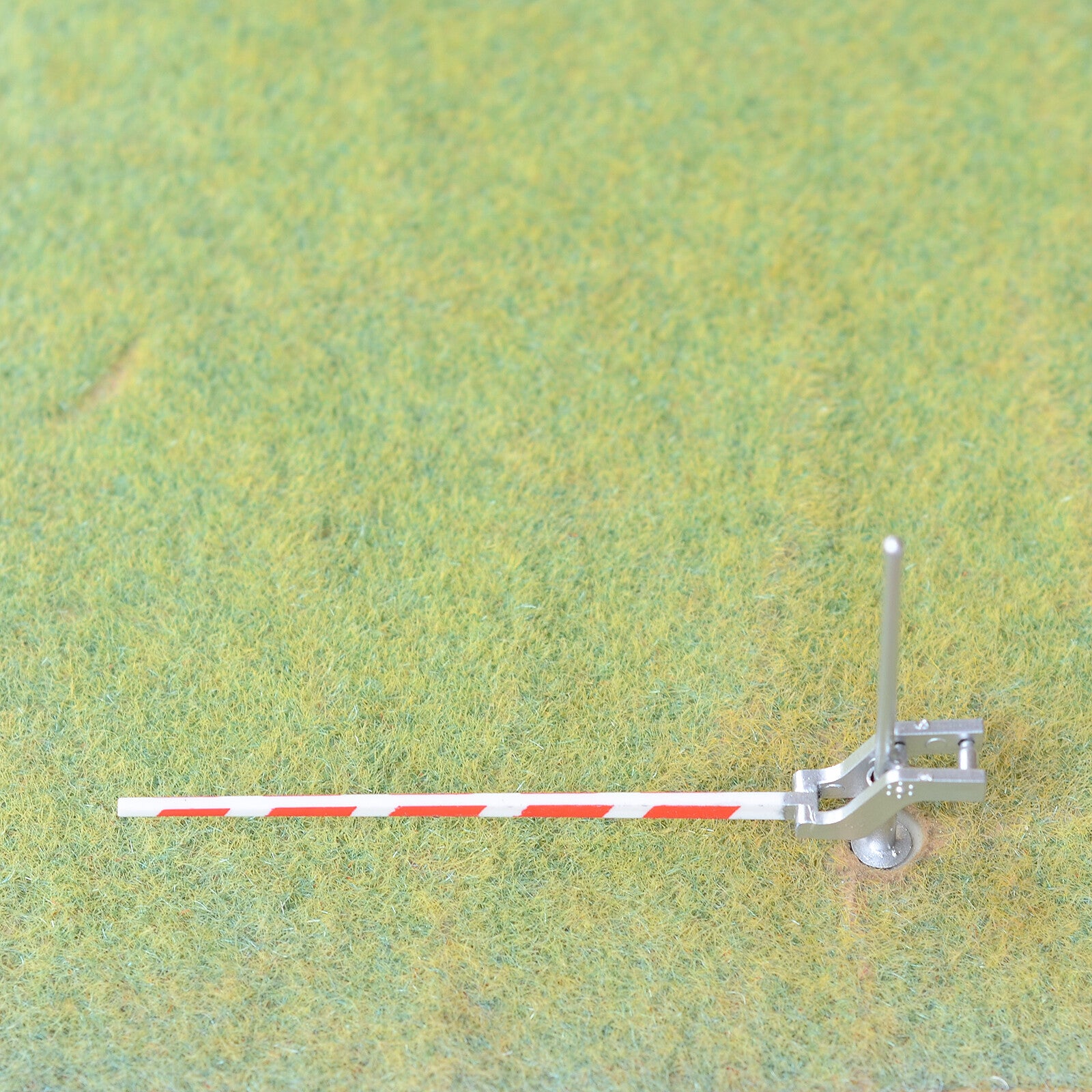 2 x HO scale model railroad grade crossing arm gate stop lever sign silver