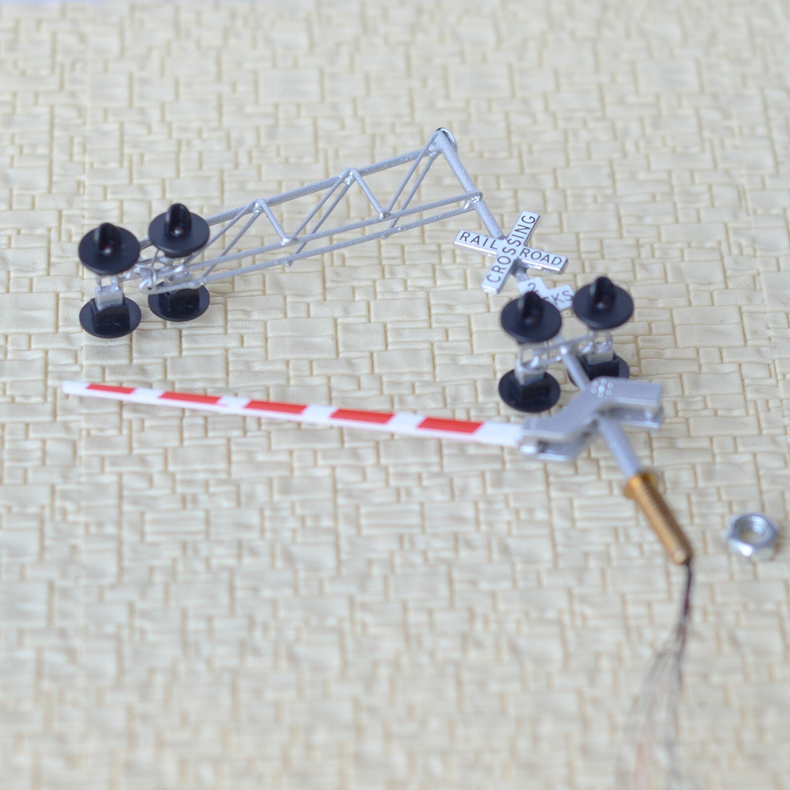 1 x HO scale model cantilever grade crossing signal with gate arm barrier #C27G