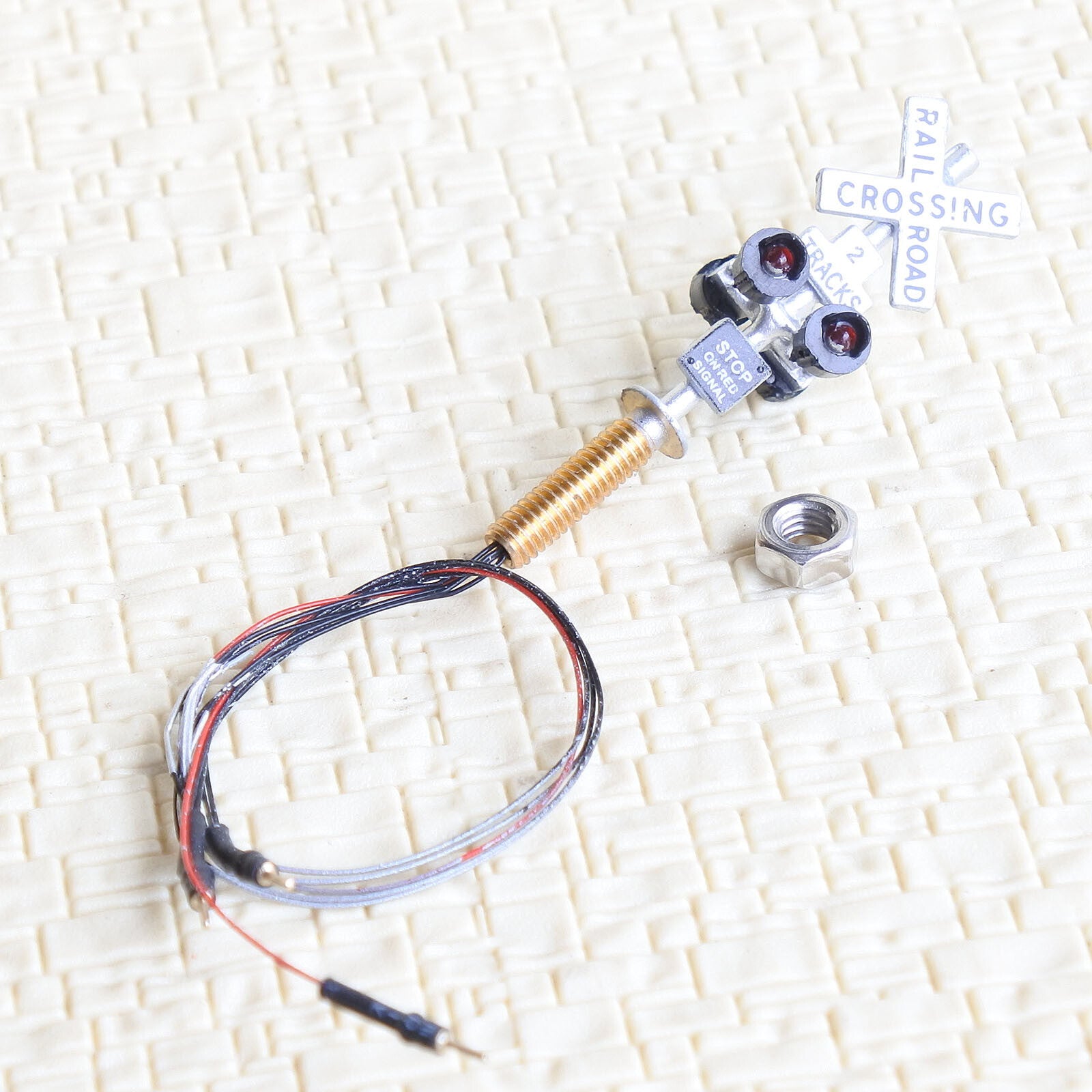 2 x N scale model grade crossing signal light LED made + 1 flasher board #csnSL3