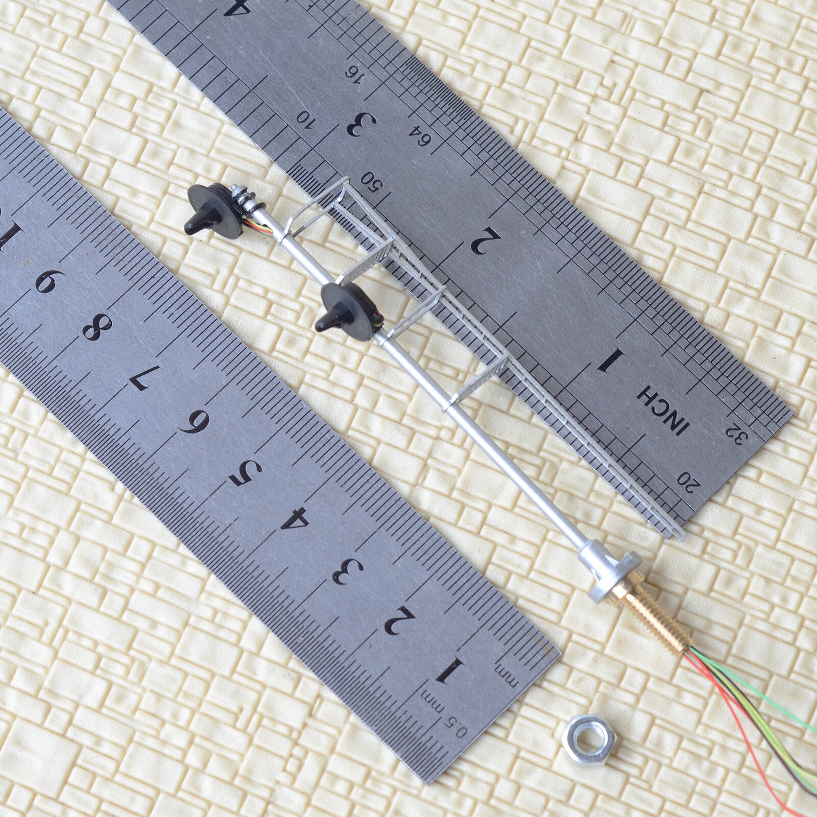 1 x HO scale model railroad 3-colors searchlight signal 2 heads indicator #T2