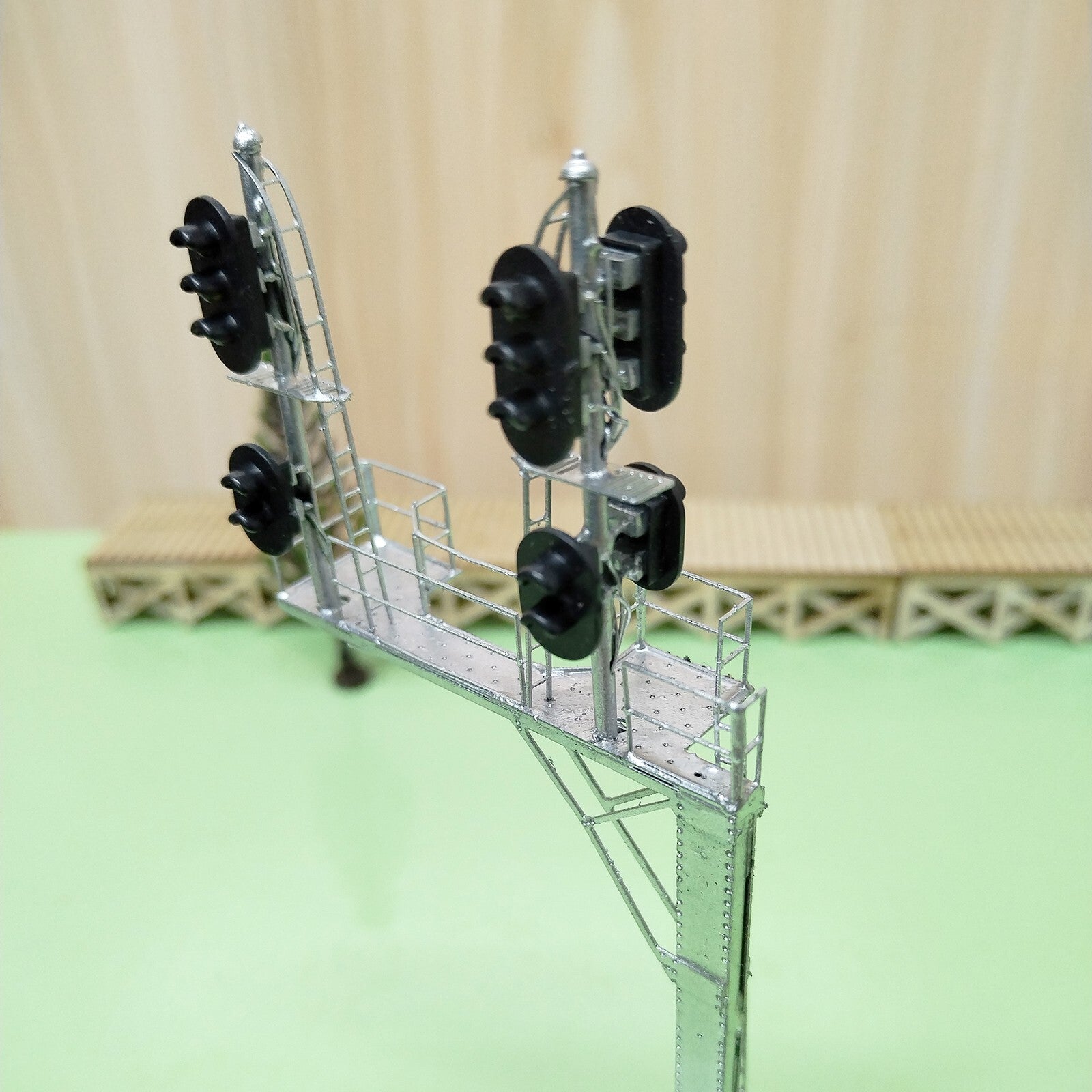 1 x HO scale cantilever block signal tower metal 6 heads 2 directions #CB32