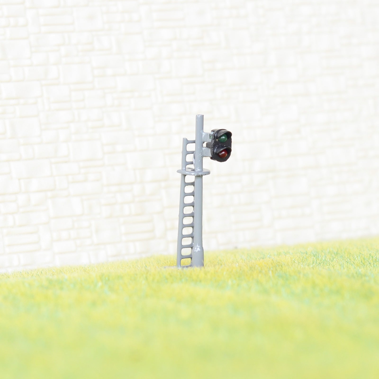 1 x N scale Signal Model Railroad Train Block Signal LED Green/Red with base