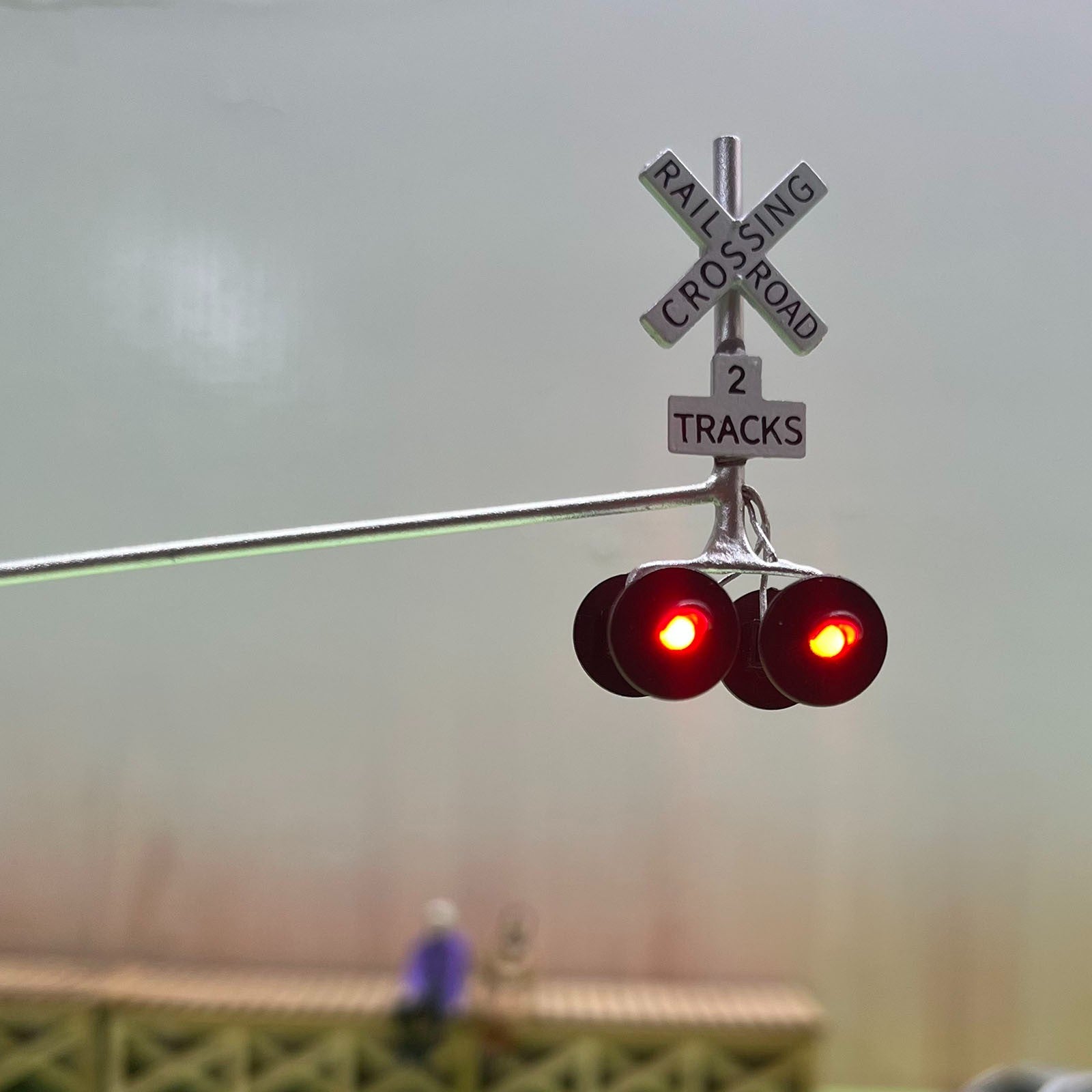 2 x HO scale model railroad handing overhead grade crossing signals #OHC4