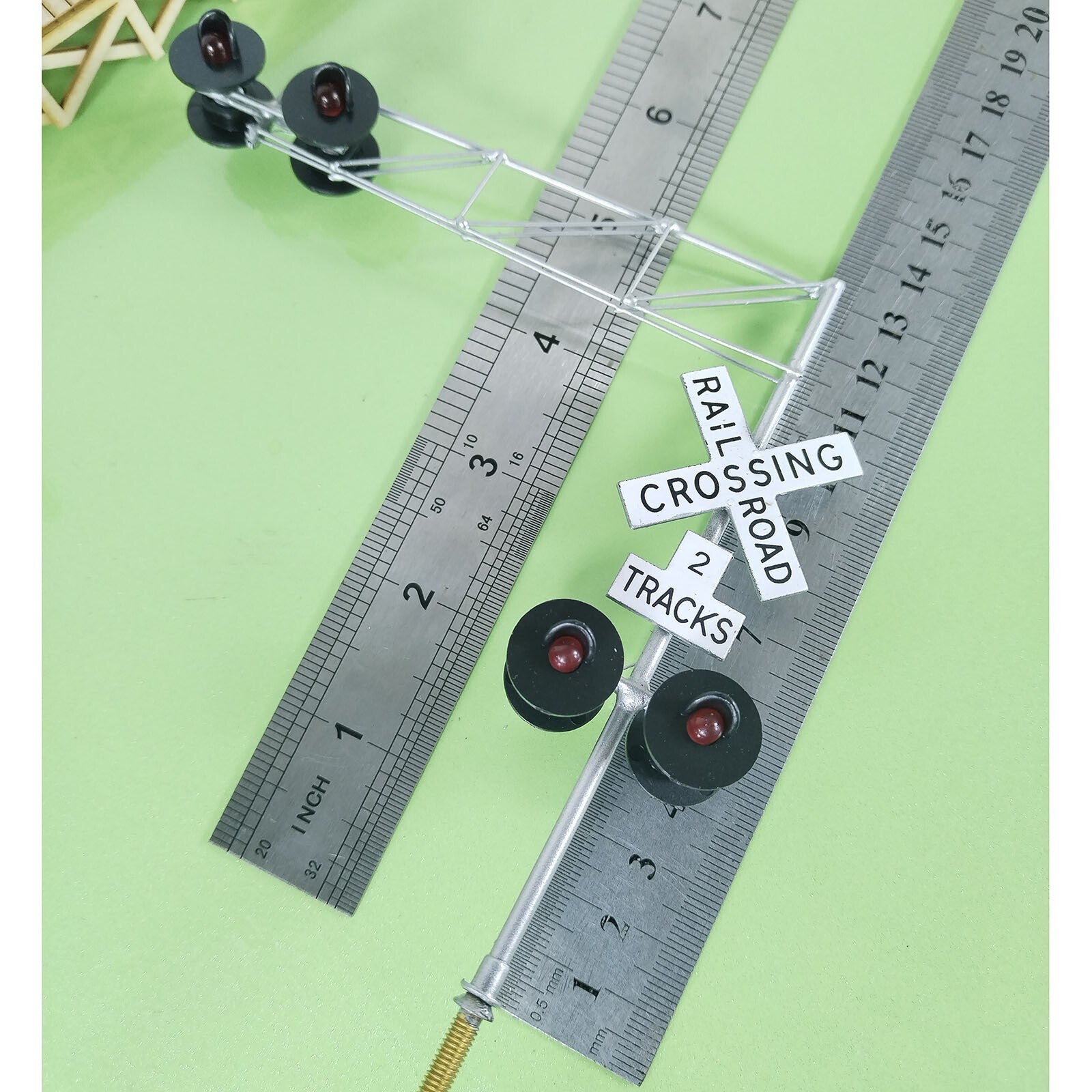 1 x O scale model cantilever grade crossing signal with gate arm barrier #C48