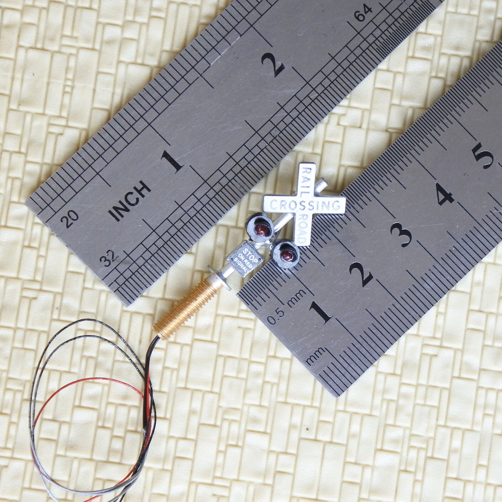 2 x N scale model grade crossing signal light LED made + 1 flasher board #csnSL6