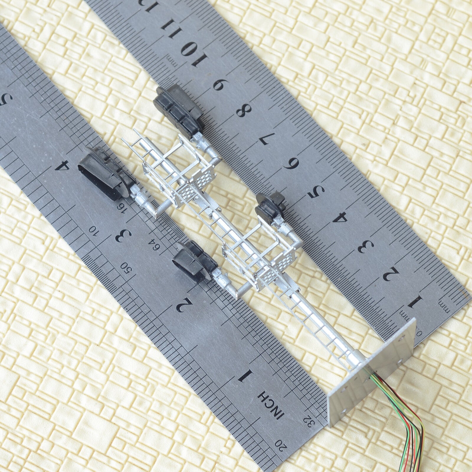 1 x HO scale block signal full sunshield cover 4 heads Darth Vader style #U33D12