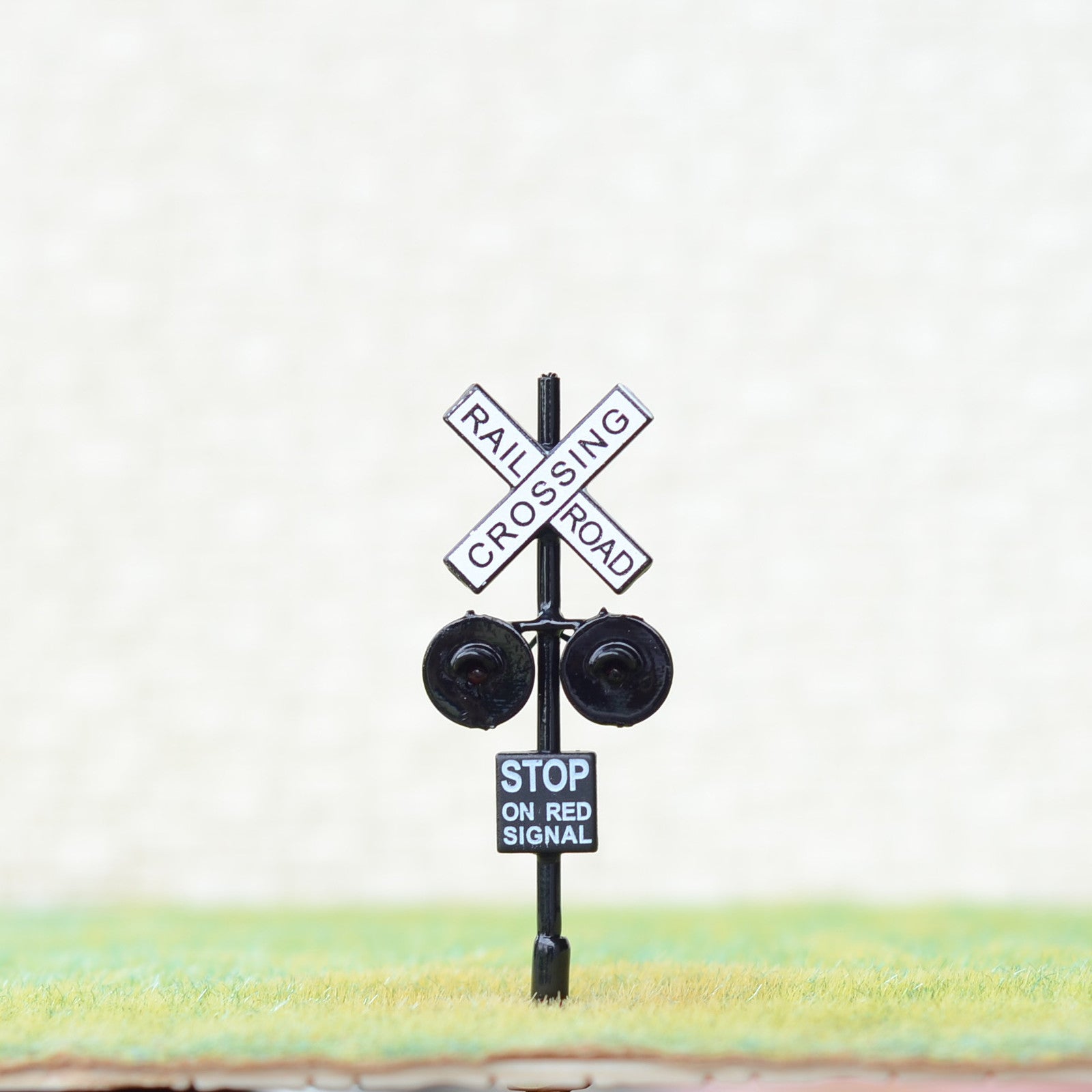 4 x HO Scale Railroad Crossing Signals 2mm LEDs made + 2 Circuit board flashers