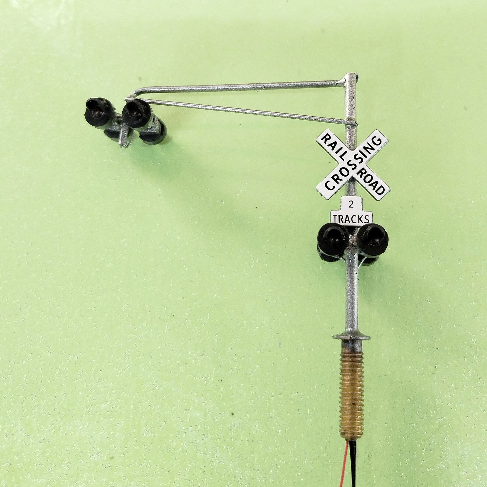 1 x N scale model cantilever grade crossing signal with handing targets #160C06