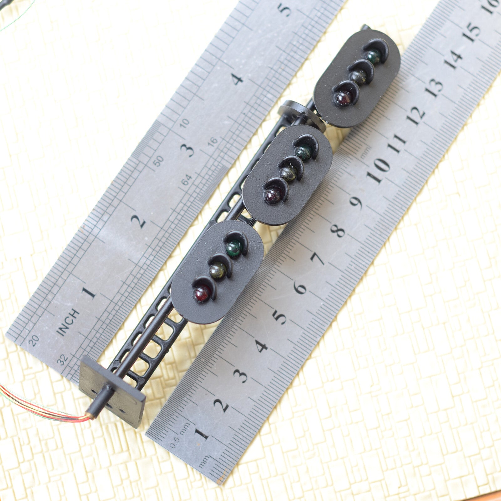 1 x O scale railroad block signals 3 target faces 3 aspects green/yellow/red