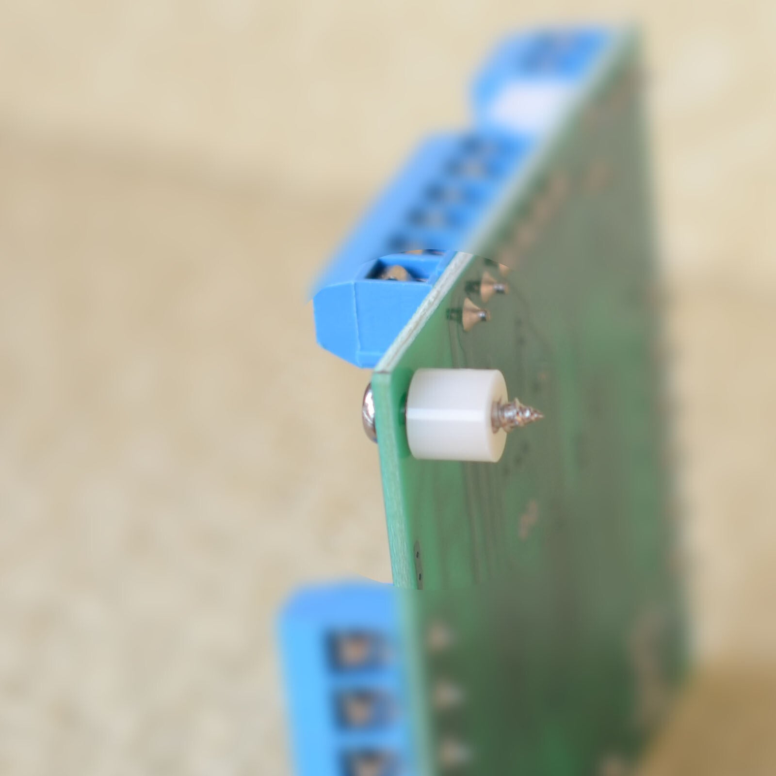 8 pairs screws and isolate stands washers 3mm for circuit board installation.