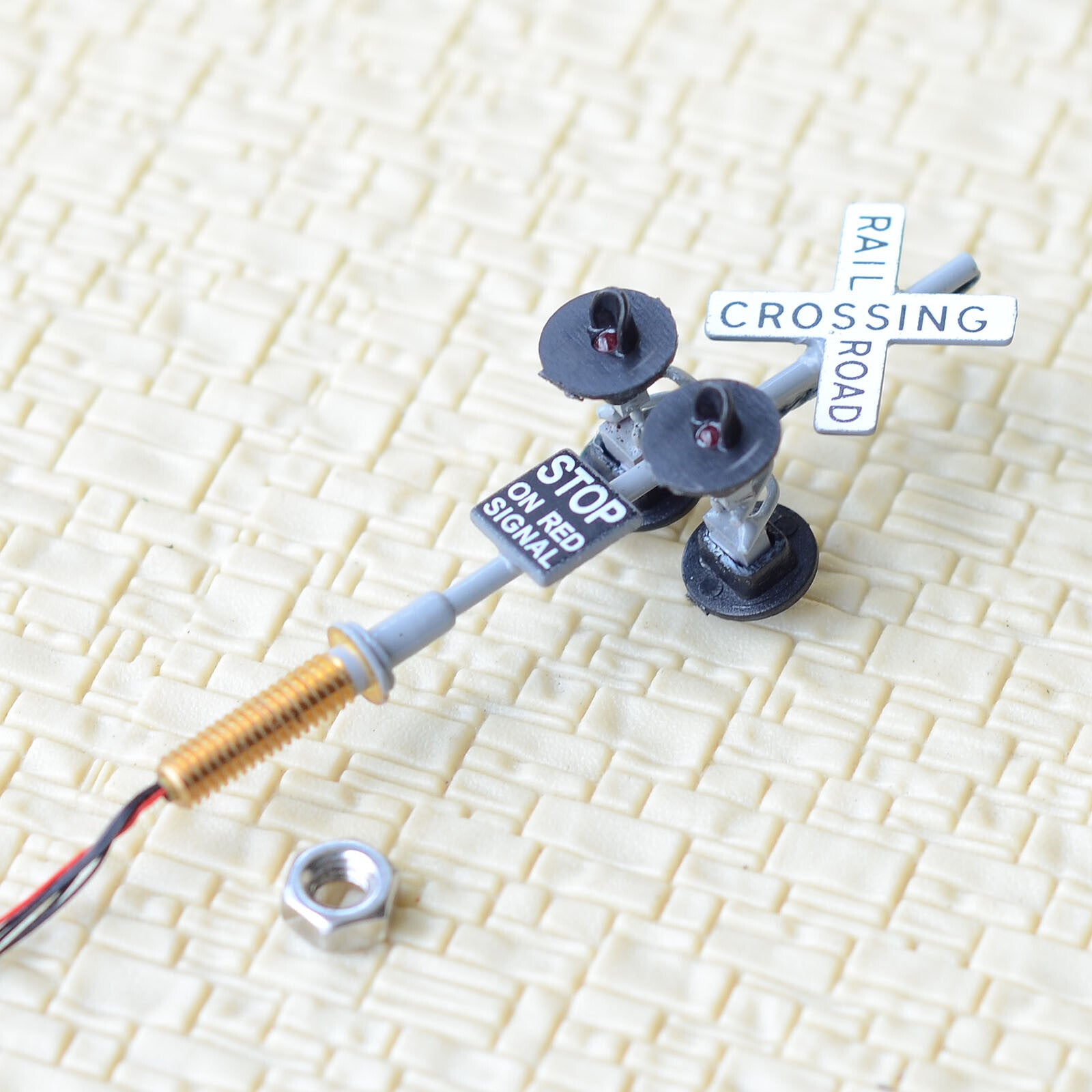 2 x HO scale railroad LEDs grade crossing signals + 1 circuit board flasher #G4C