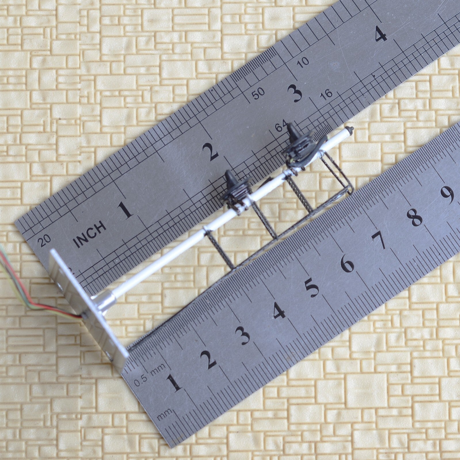 1 x HO scale 2 head searchlight offset Distant / Intermediate block signal #OFAU