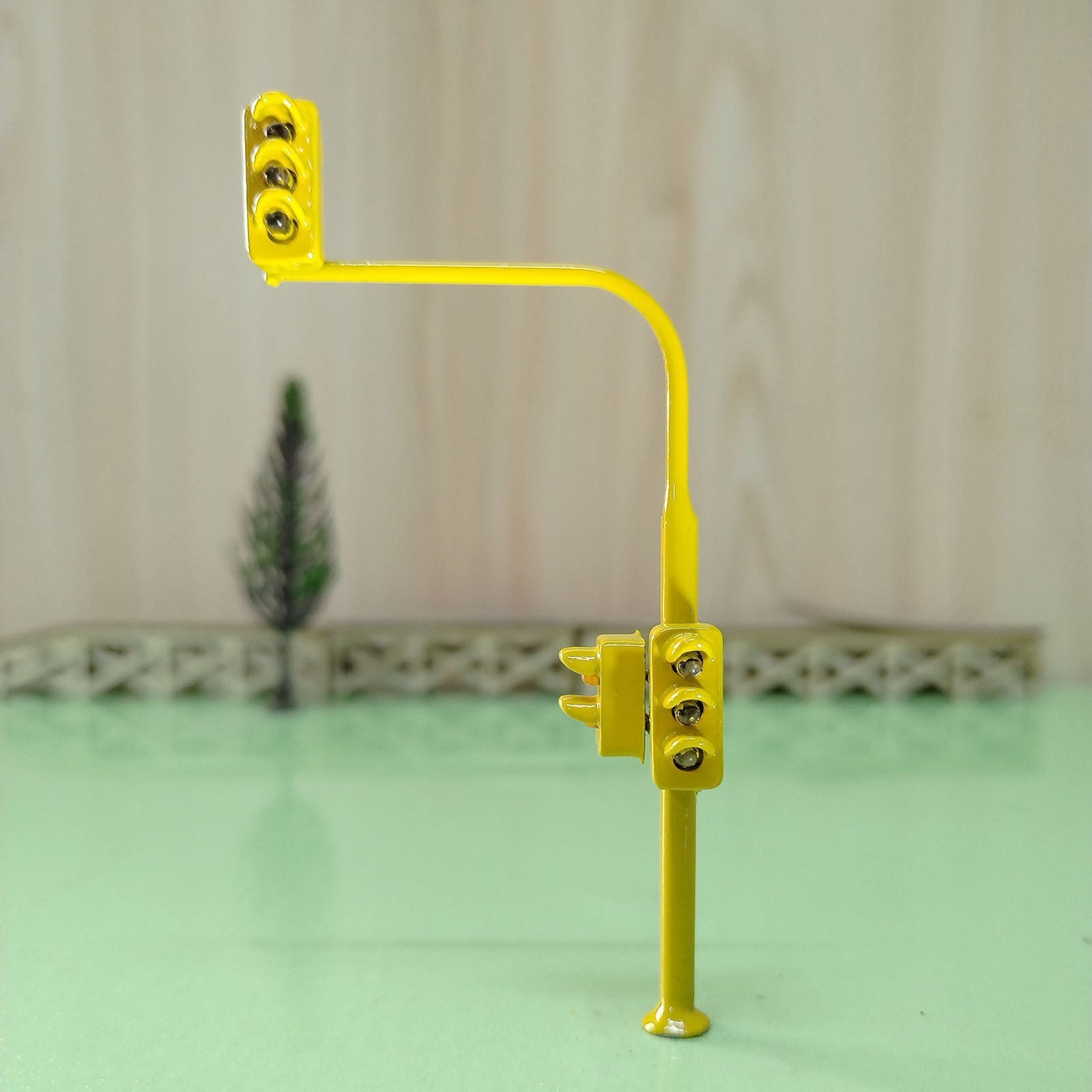 2 x HO / OO traffic light signal LED model train crossing walk pedstrain #2F3U3
