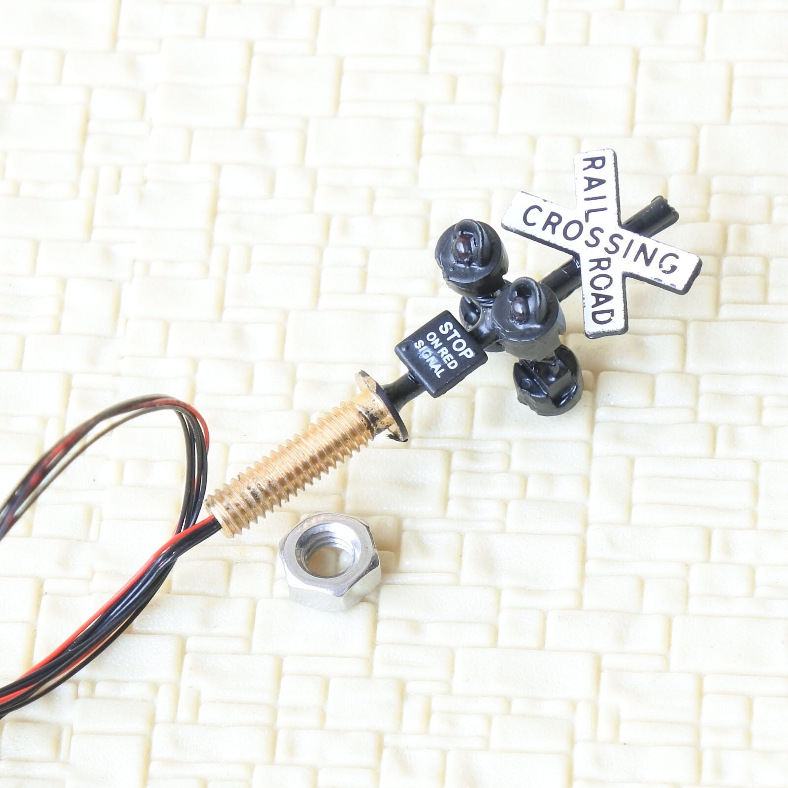 1 x N scale model railroad grade crossing signal light LED made black #csnBL7X