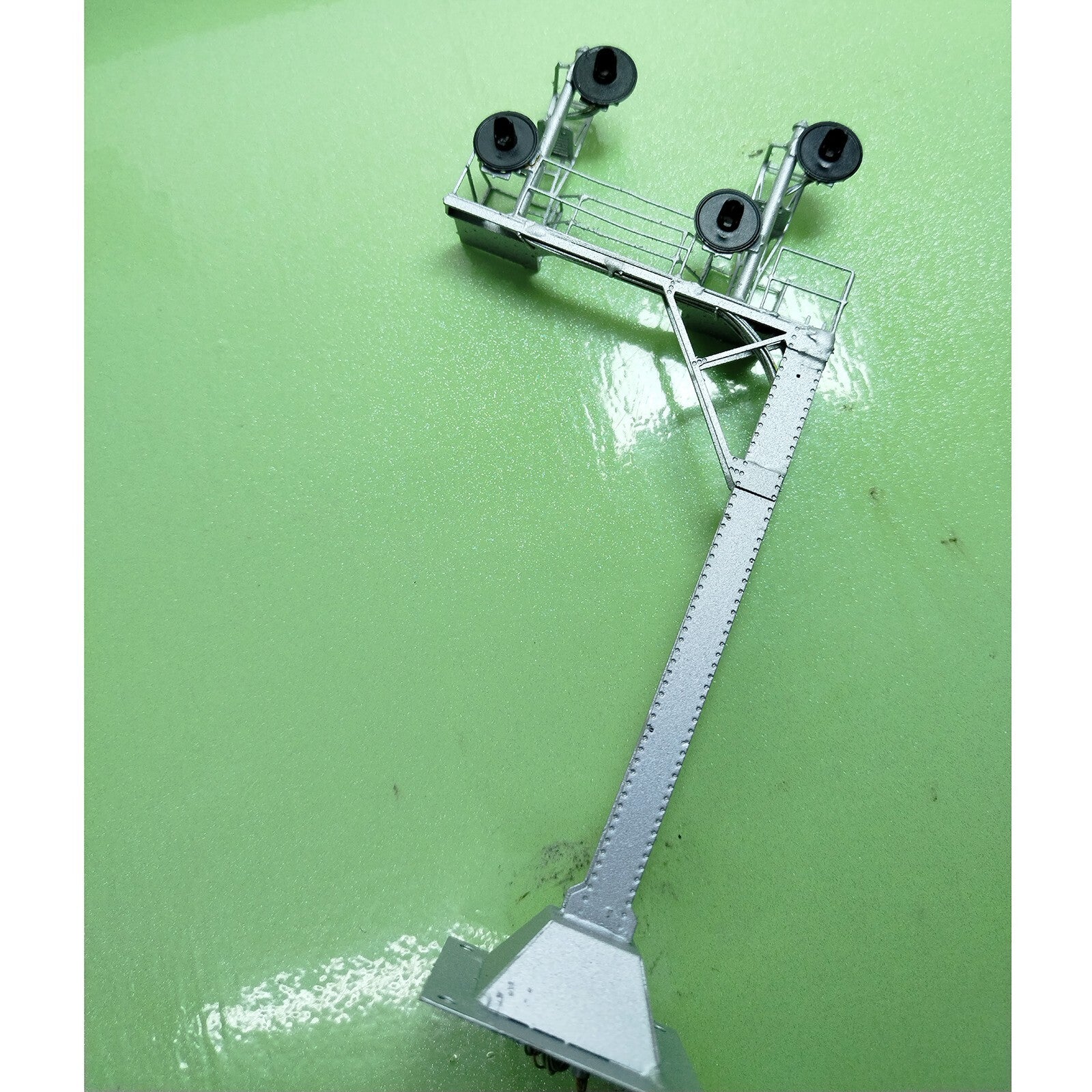 1 x HO scale searchlight cantilever signal tower metal 3-colors 2 tracks #CS22OF