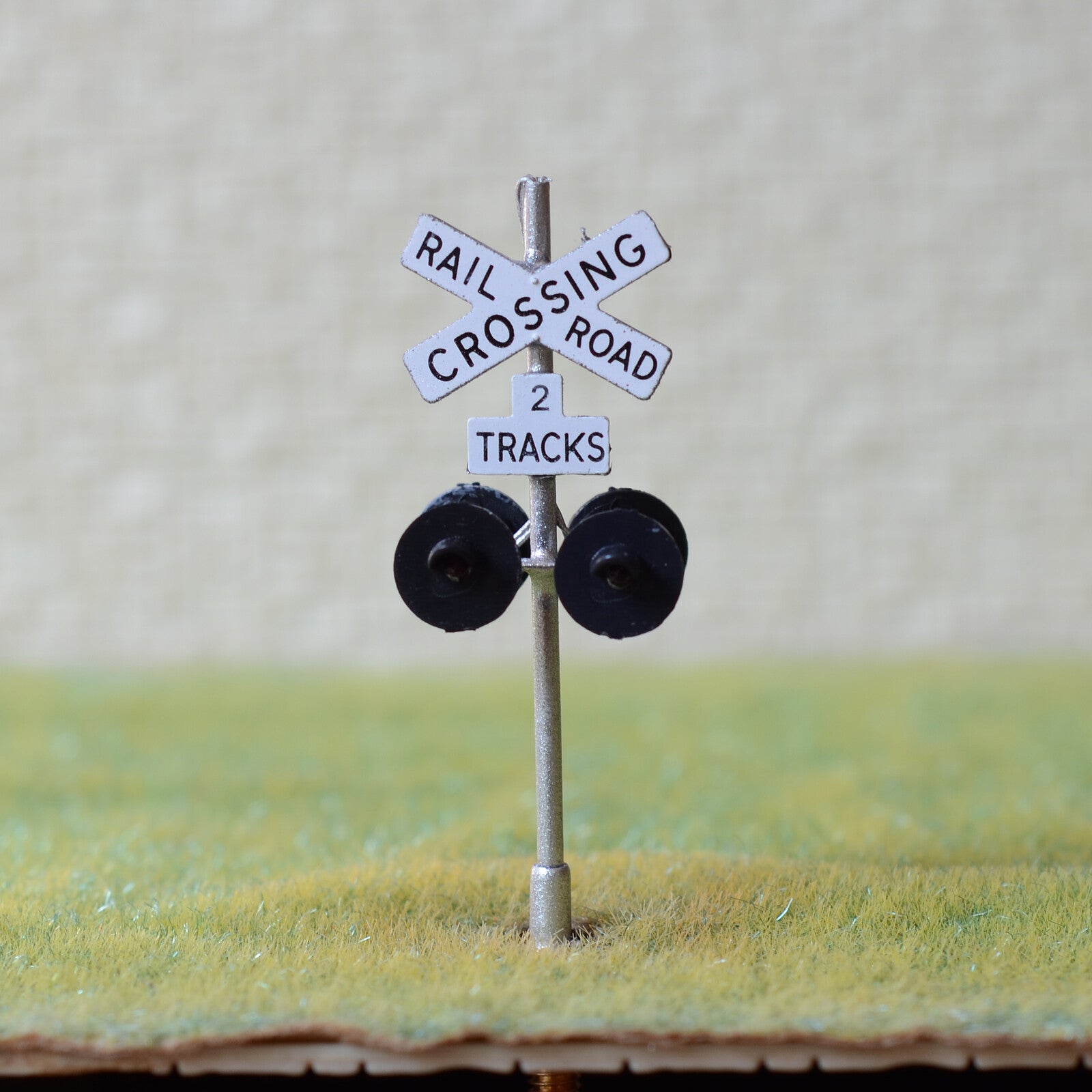 1 x HO scale railroad grade crossing signals 2 track LED made 4 target silver #X