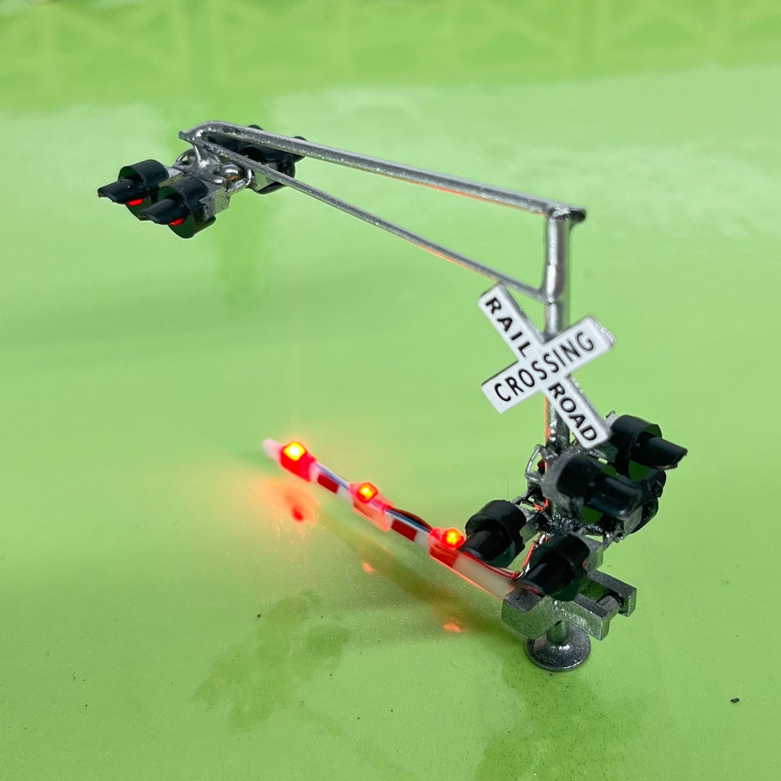 1 x N scale model cantilever grade crossing signal gate barrier light #NC06LA