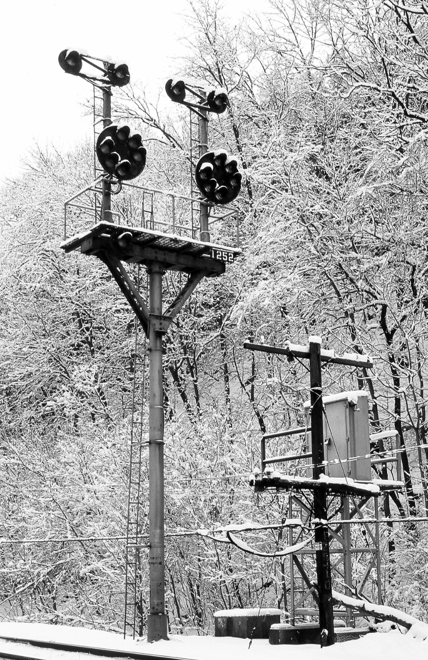 1 x HO scale model railroad tower CPL signal B&O goalpost bracket #LU11RU11