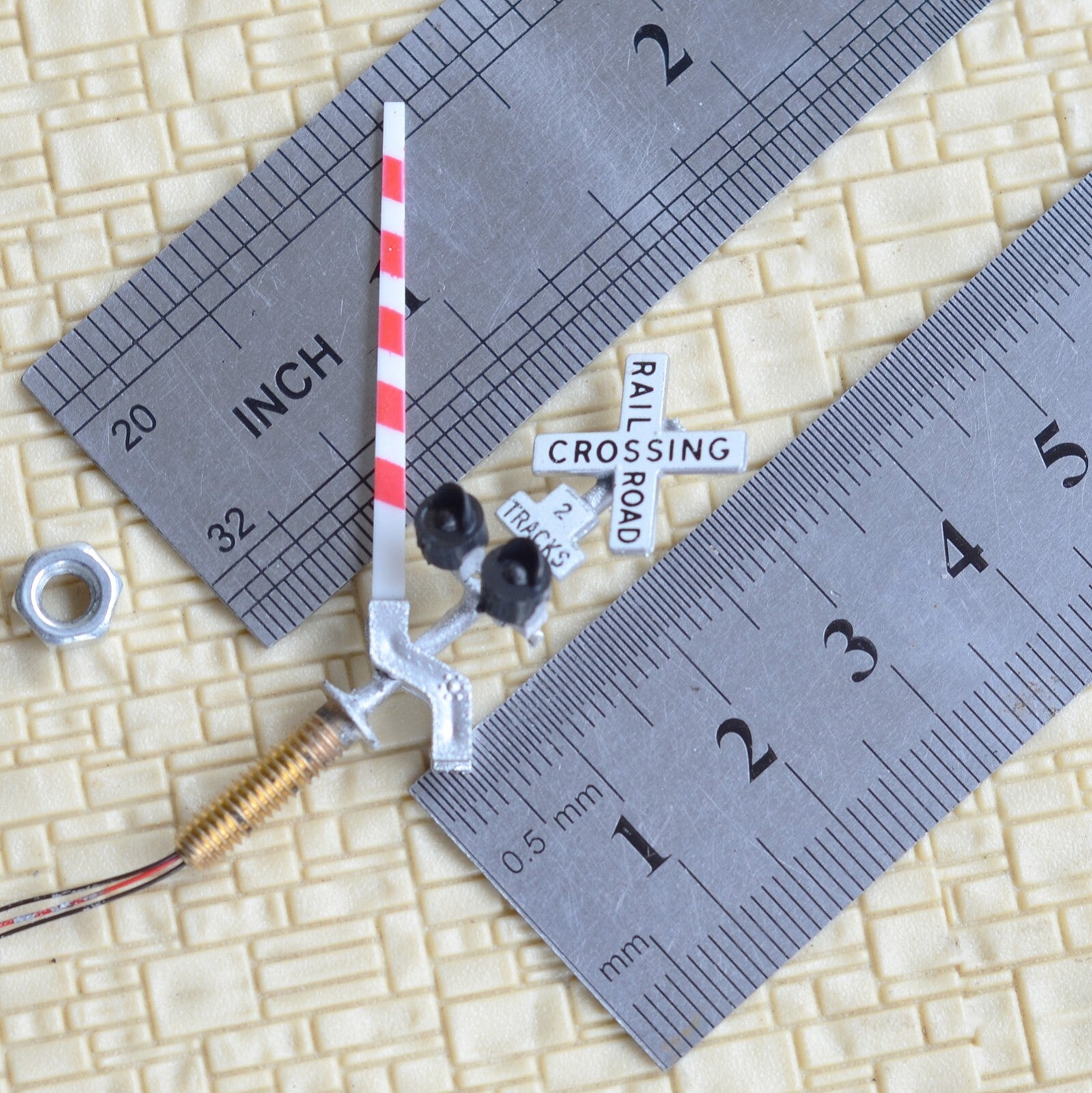 2 x N scale model grade crossing signal gate stop lever 2 track + flasher #NS22