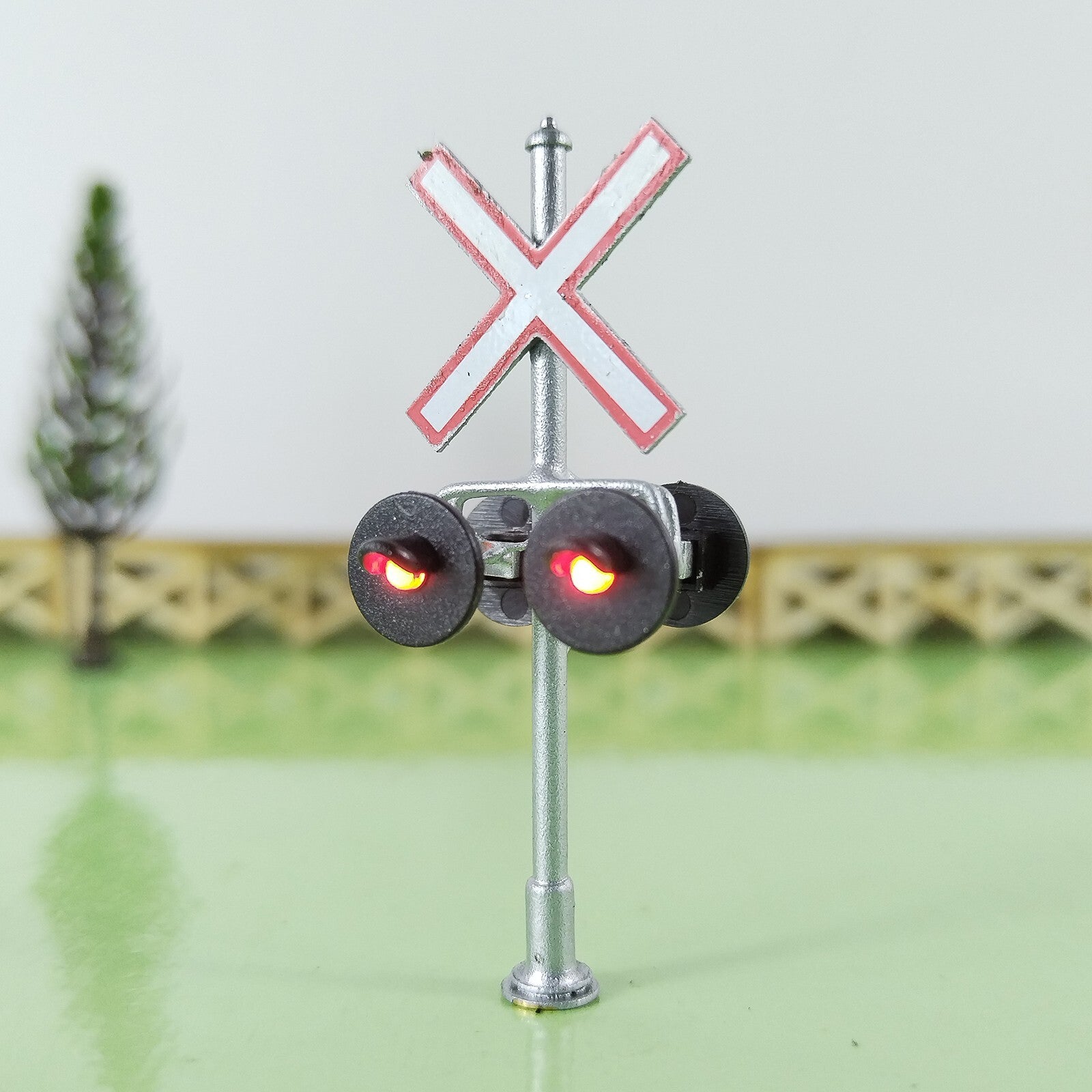 2 x HO scale Canadian railroad grade crossing signals LED made 4 targets #CCS40