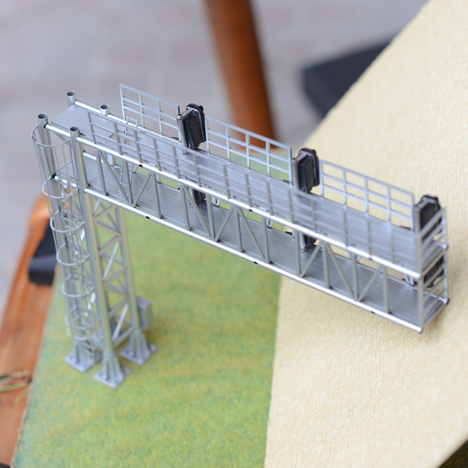 1 x HO scale model 3 colors block cantilever signal bridge 6 aspects steel #CS6B