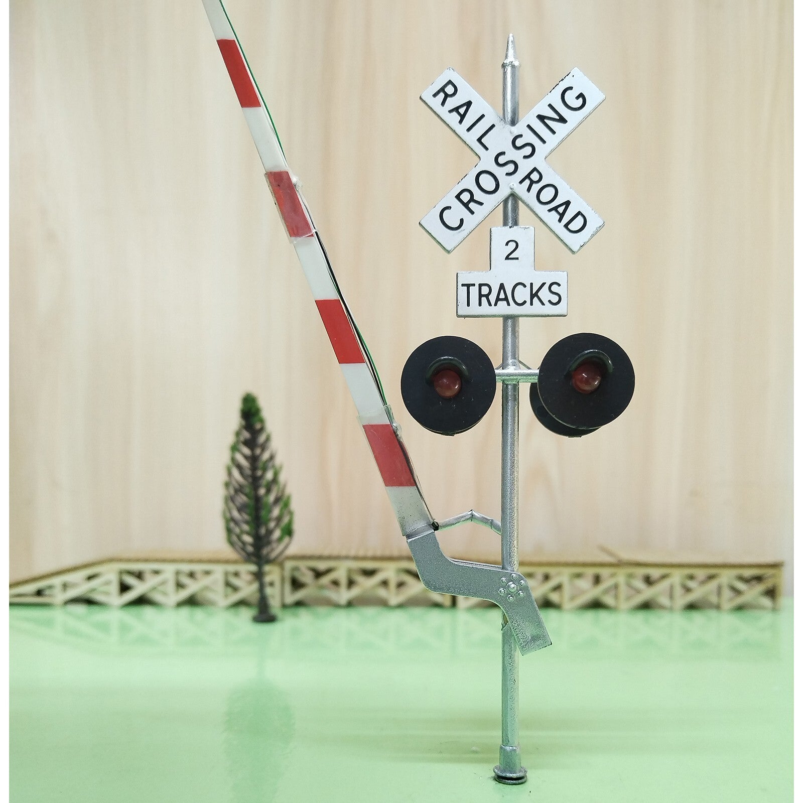 2 x O scale model grade crossing signal with gate arm barrier lights #C48GL